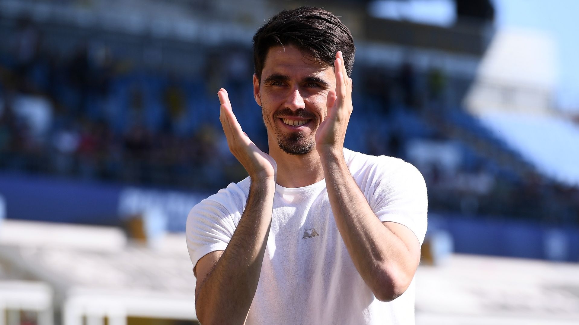 Parma, vertice positivo con Carlos Cuesta: l'allenatore spagnolo va verso la conferma anche per la prossima stagione