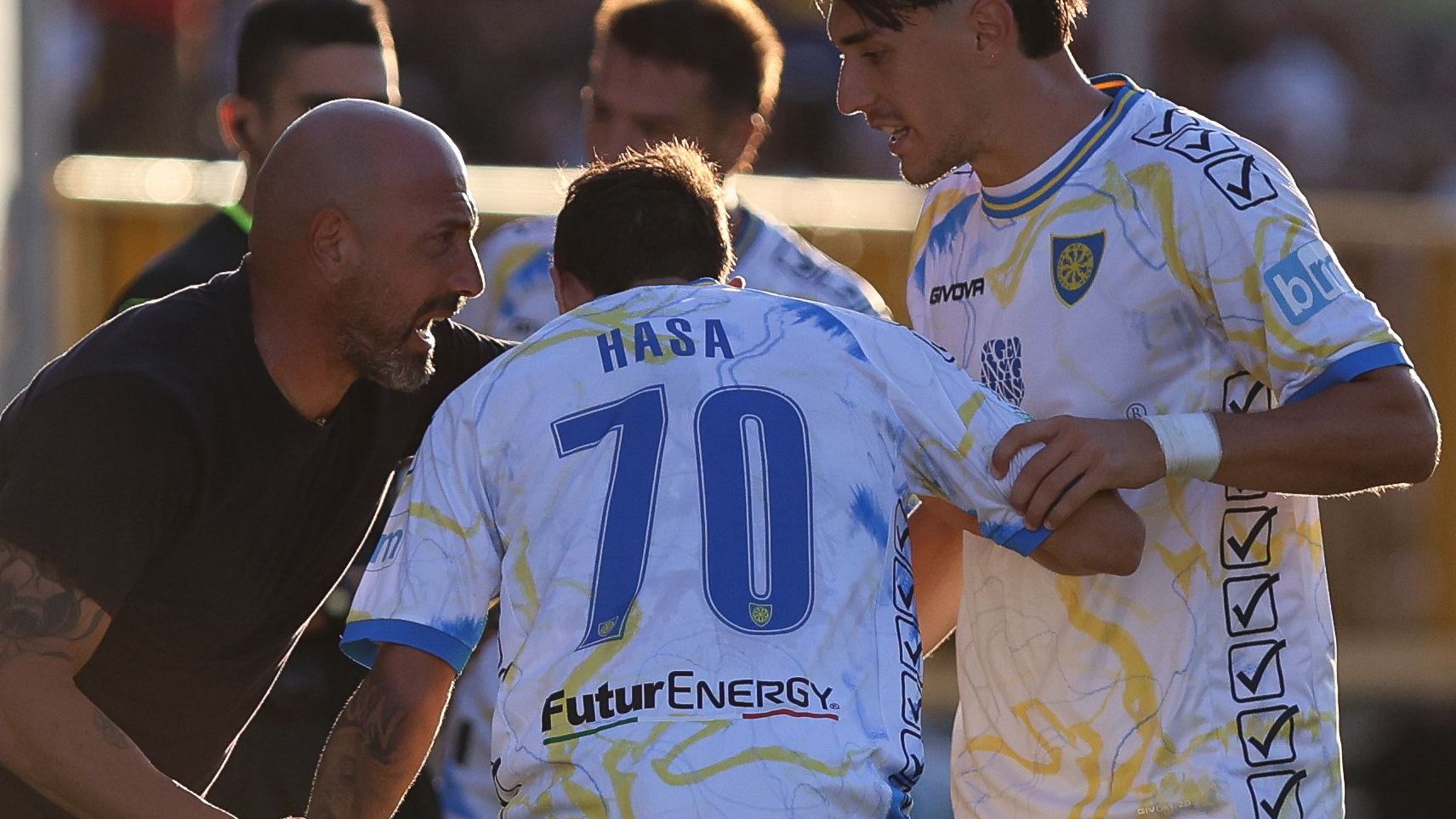 Carrarese-Spezia, quattro espulsi e i bianconeri hanno finito la partita in otto: il racconto