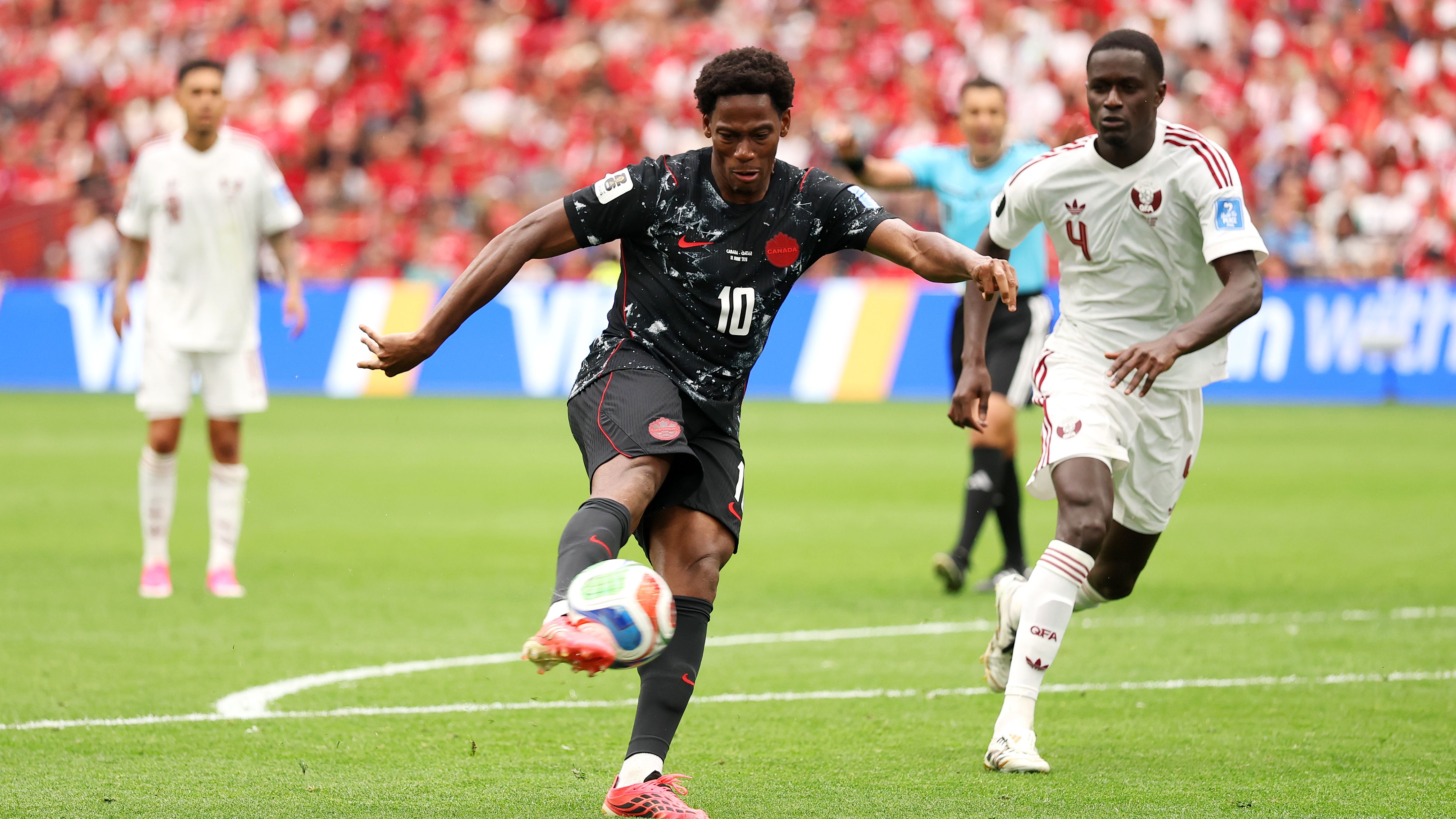 Canada da record: 6-0 al Qatar, tripletta di Jonathan David e infortunio choc per Koné del Sassuolo