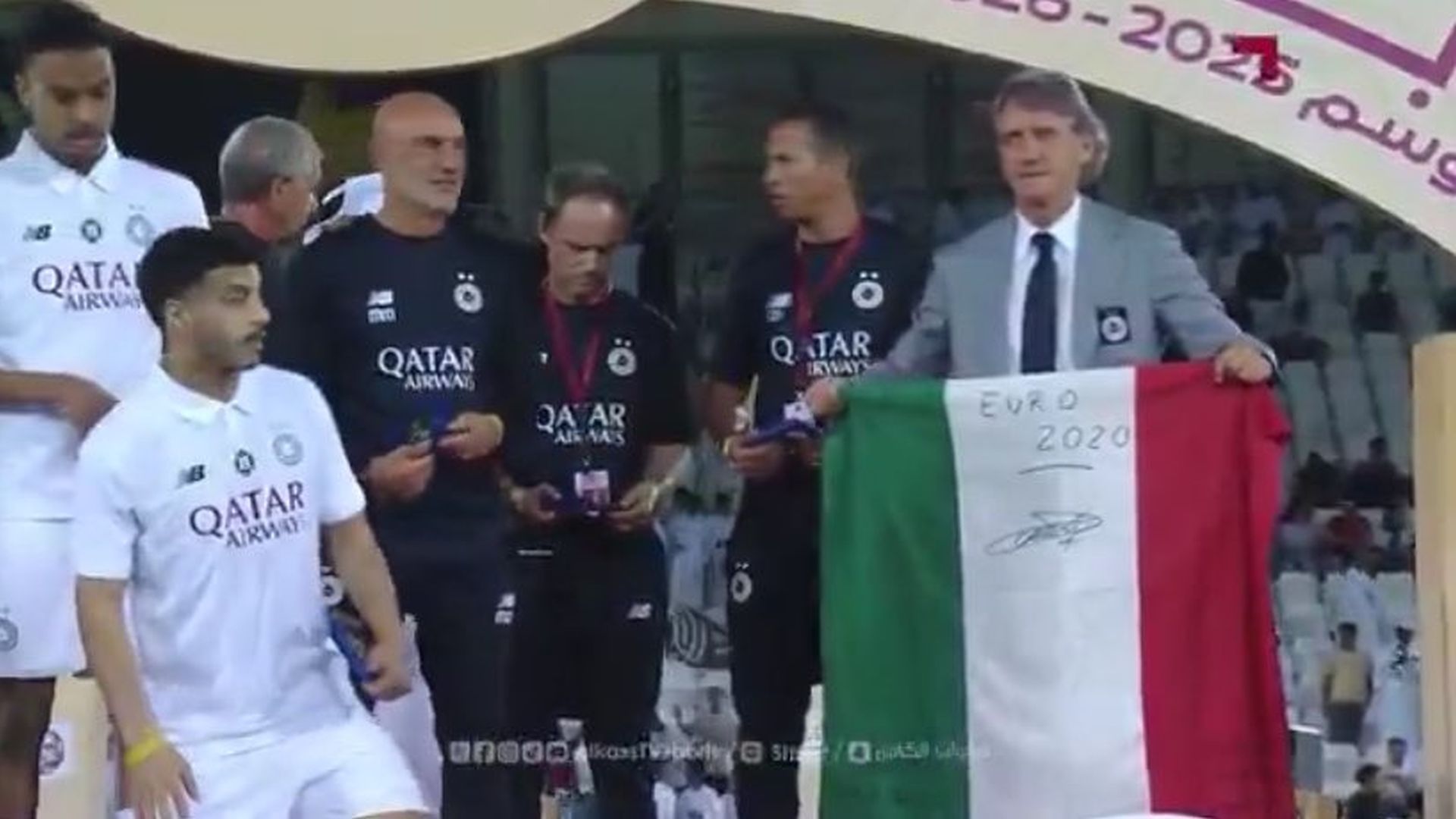Qatar, Mancini festeggia con la bandiera dell'Italia con 
