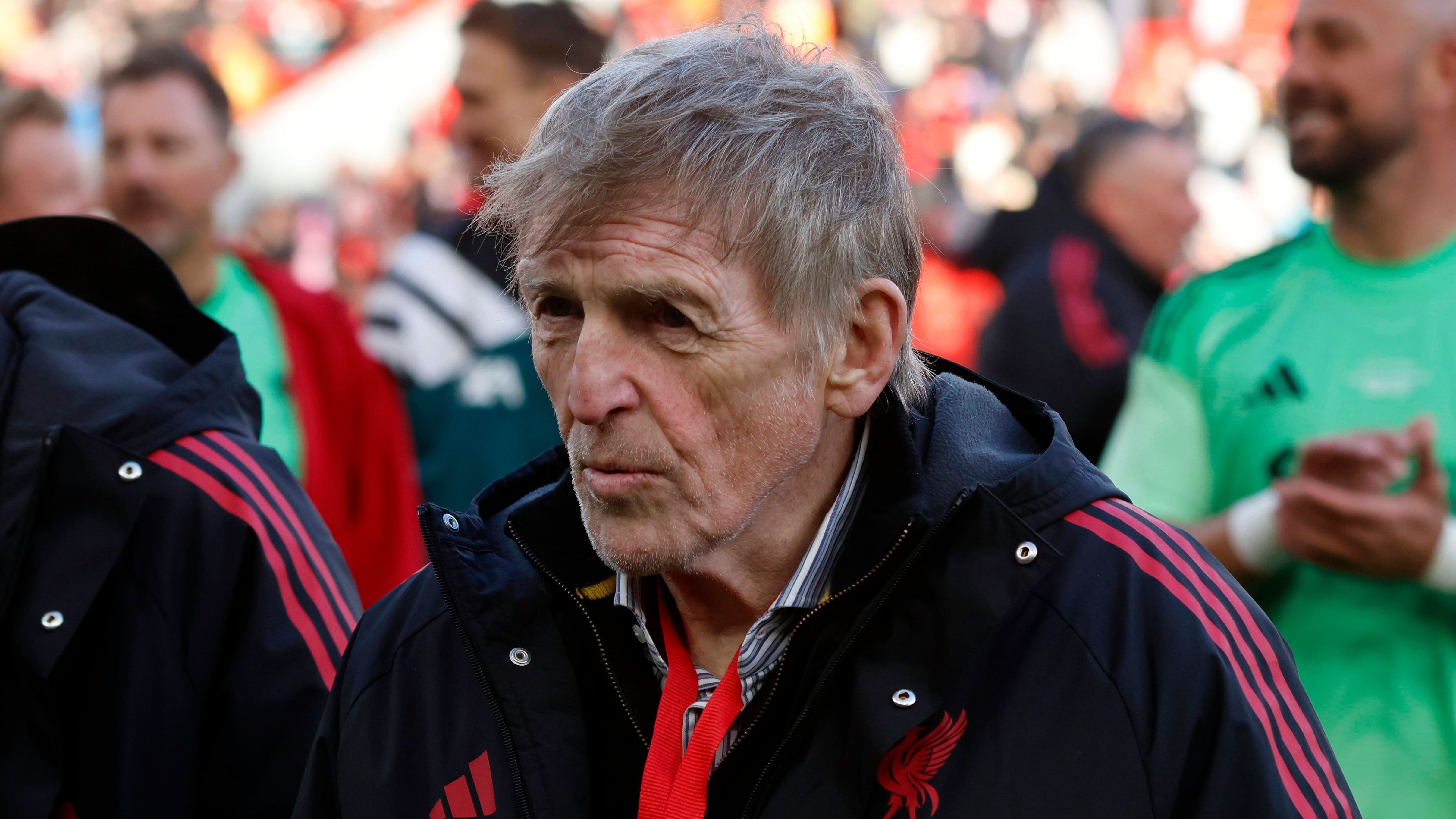 La leggenda del Liverpool Kenny Dalglish annuncia di avere il cancro senza volerlo: 