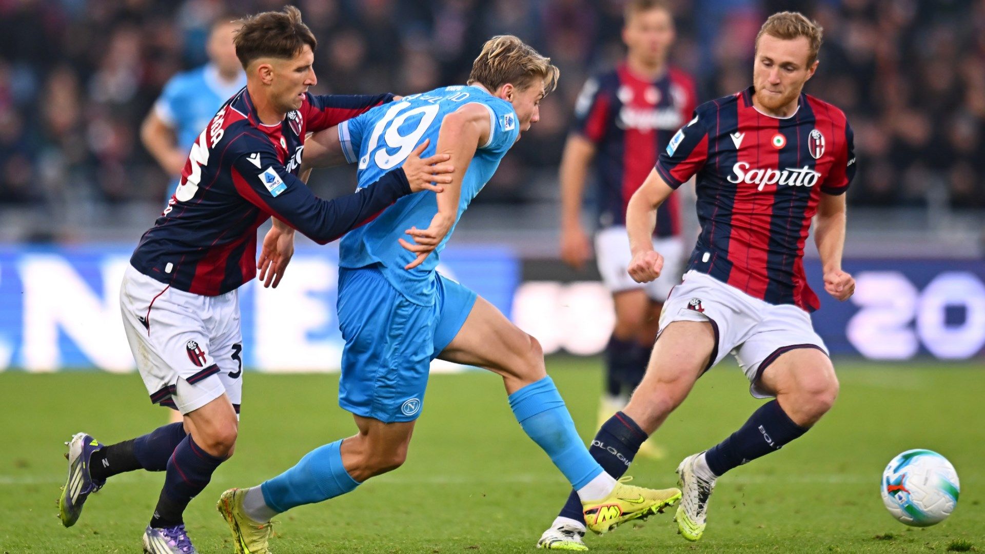 Open Var sulla gomitata di Hojlund a Ferguson. Rocchi: "Era rosso, ma la gomitata è sul petto e non sul volto. Questi atteggiamenti danno fastidio"