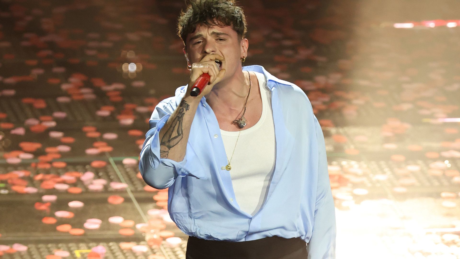 Chi è il conduttore di Sanremo 2026