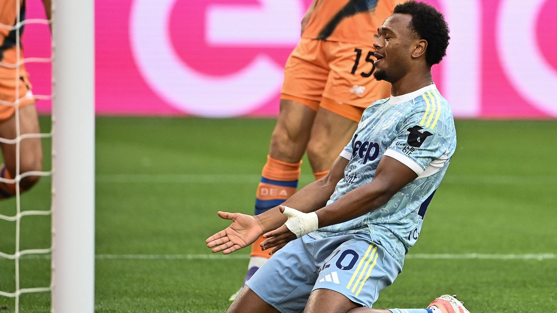 Juventus, lo scopritore di Openda: "Deve giocare accanto a un 9. Difficoltà? Non sono tutti De Bruyne"