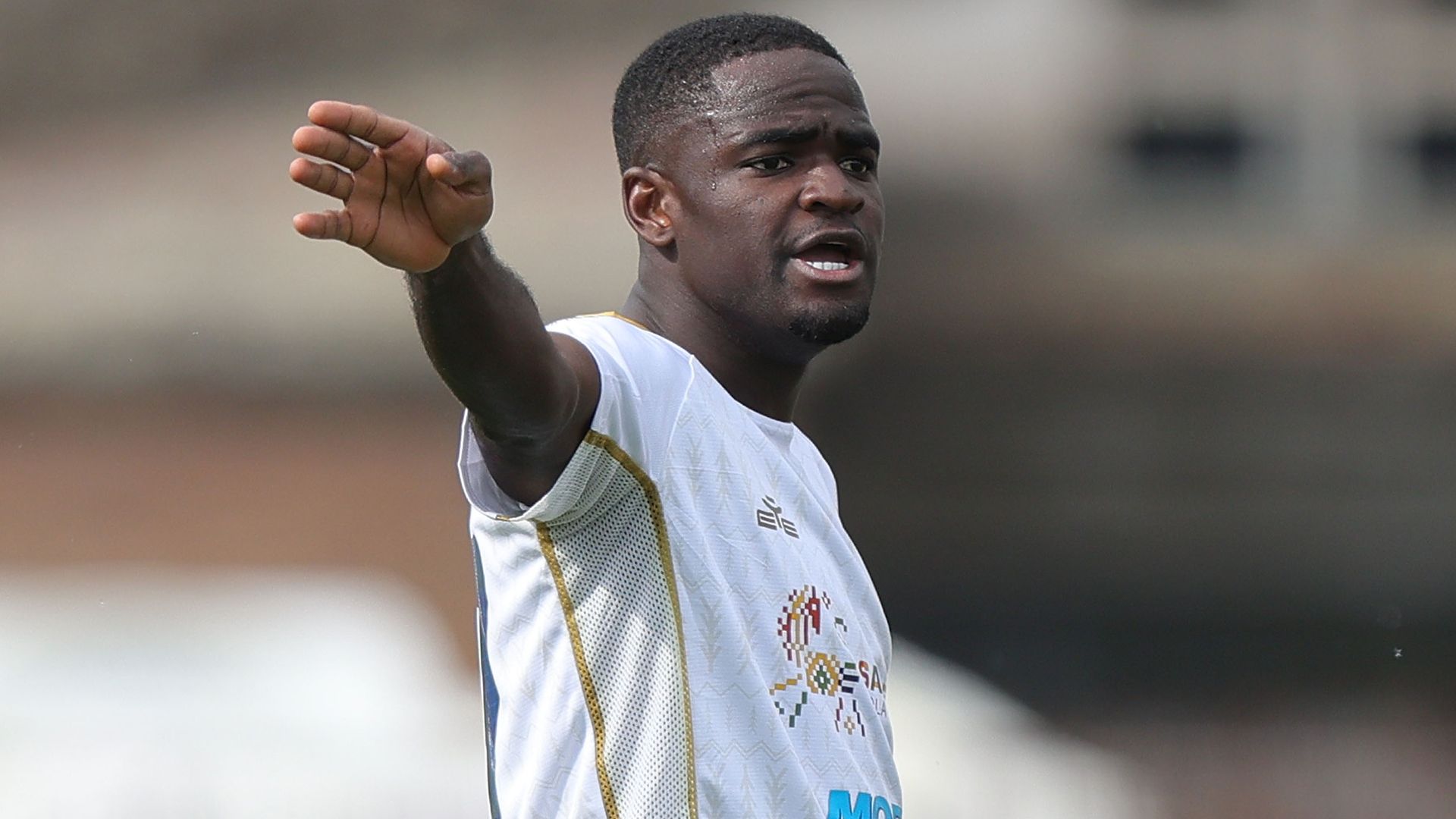 Fiorentina-Cagliari: contatti per lo scambio Kouame-Luvumbo