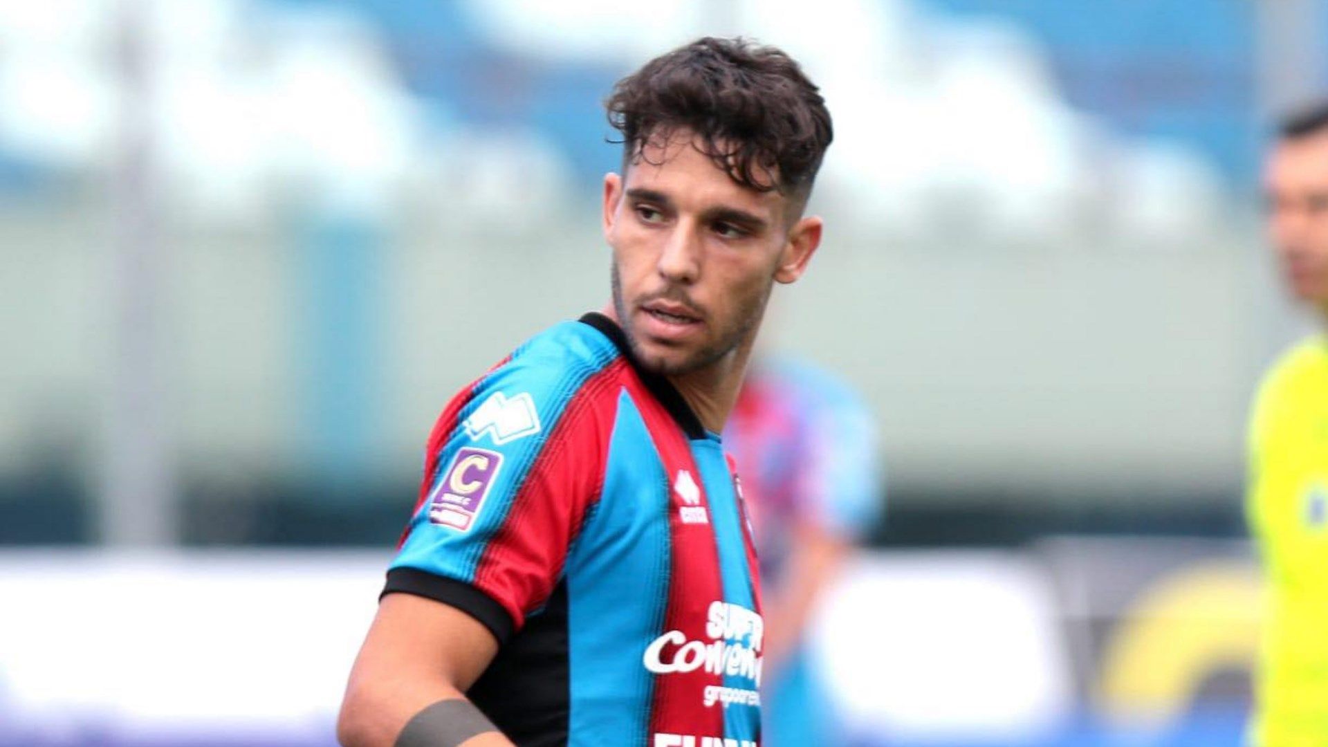 Latina-Catania, l'abbraccio tra Cicerelli e Porro a fine gara: i due si ritrovano dopo l'infortunio