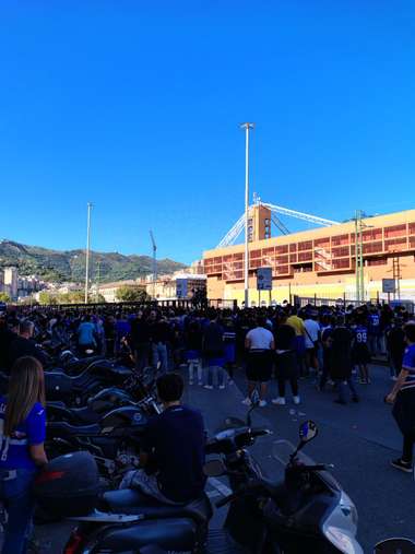 Sampdoria, ieri blitz dei tifosi a Bogliasco: poi la contestazione alla dirigenza Sampdoria, ieri blitz dei tifosi a Bogliasco: poi la contestazione alla dirigenza