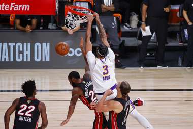 Davis.Lakers.2020.schiacciata.jpg