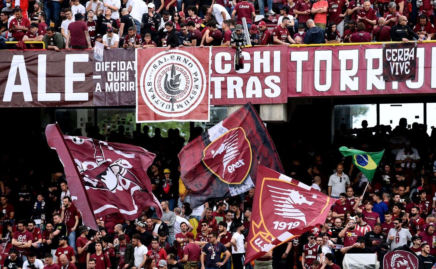 tifosi.salernitana.2021.22.jpg