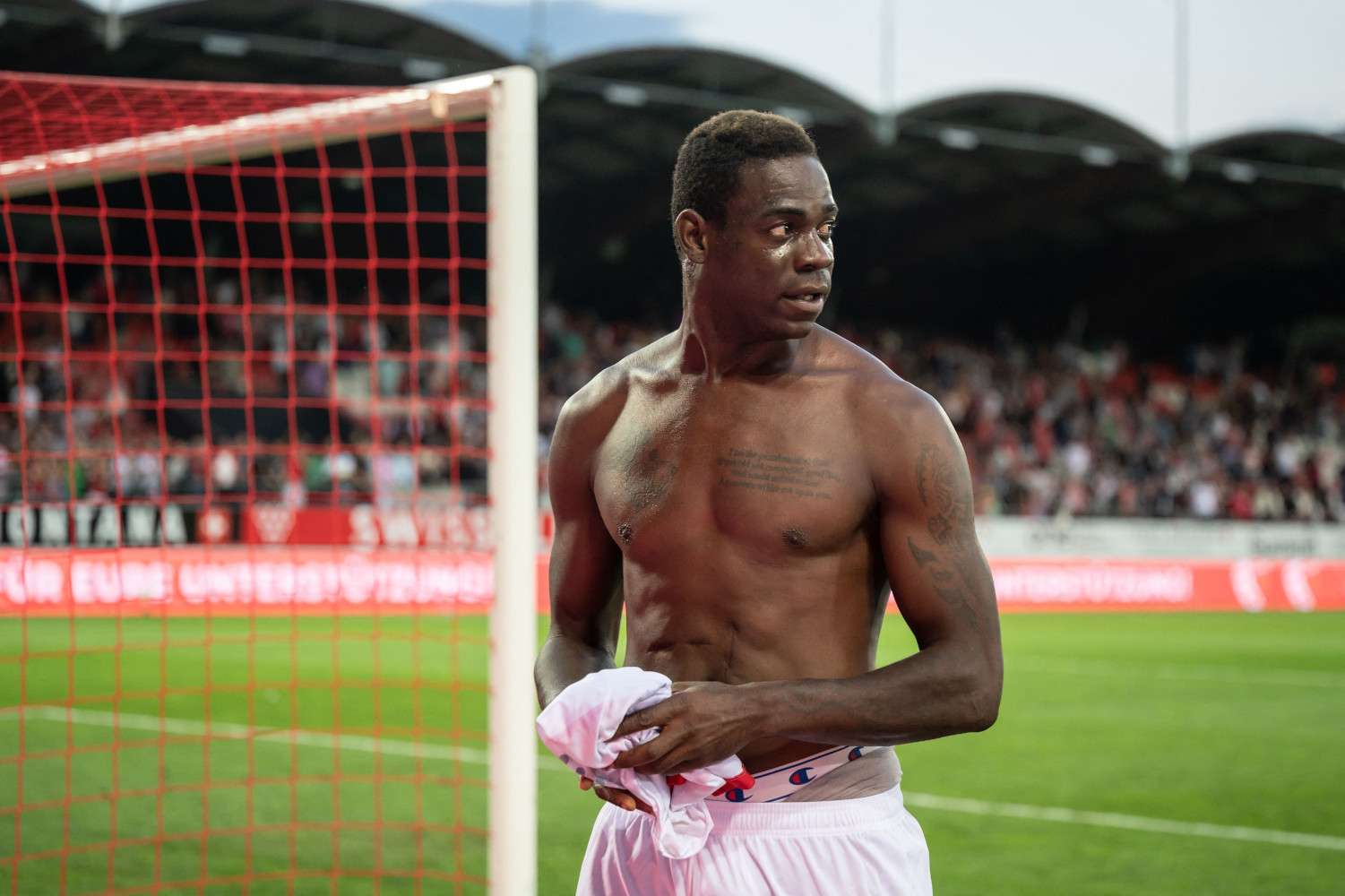 pettonudo.balotelli.sion.2022.2023.jpg