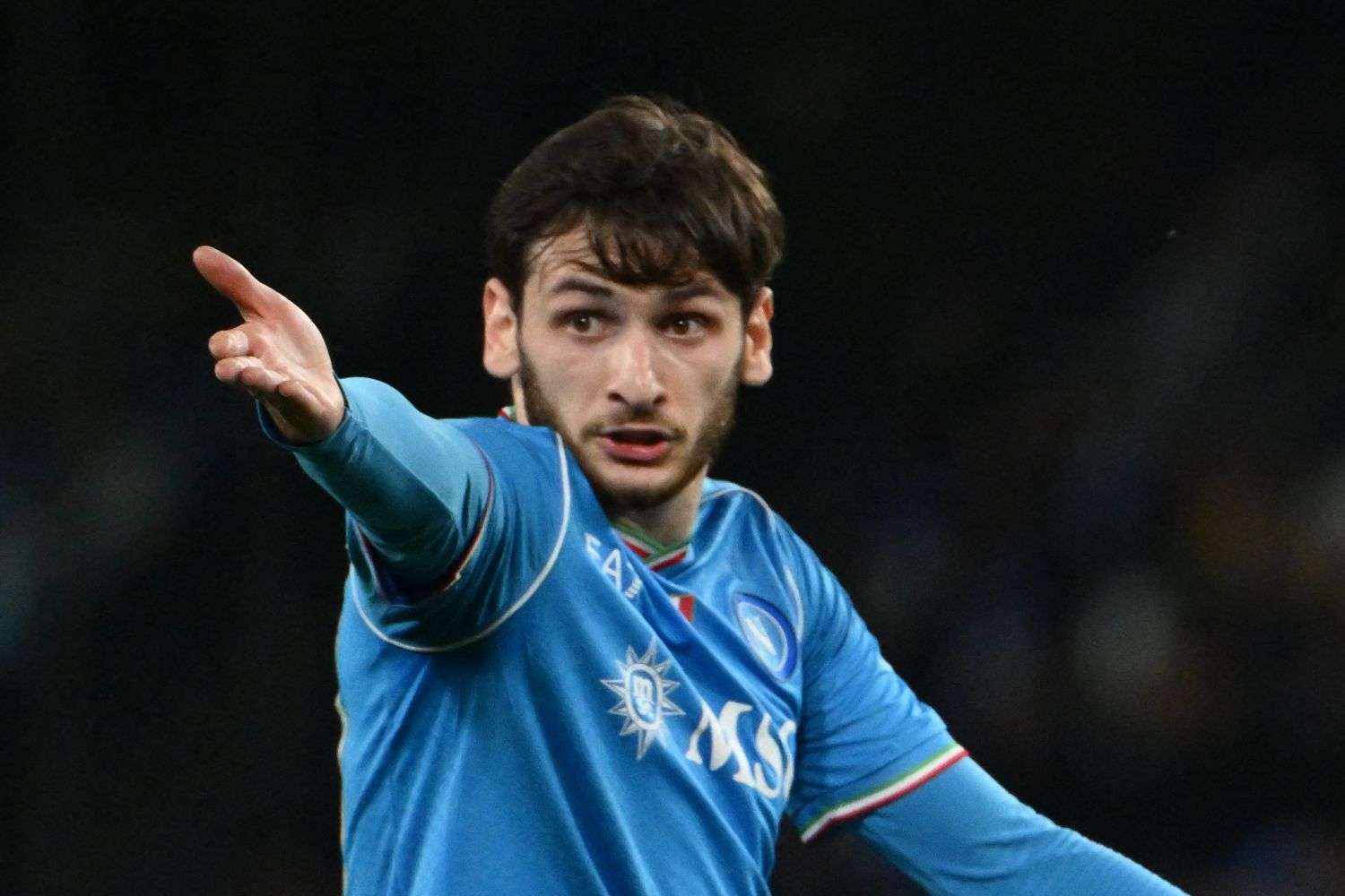 kvaratskhelia.napoli.2023.24.gesto.jpg