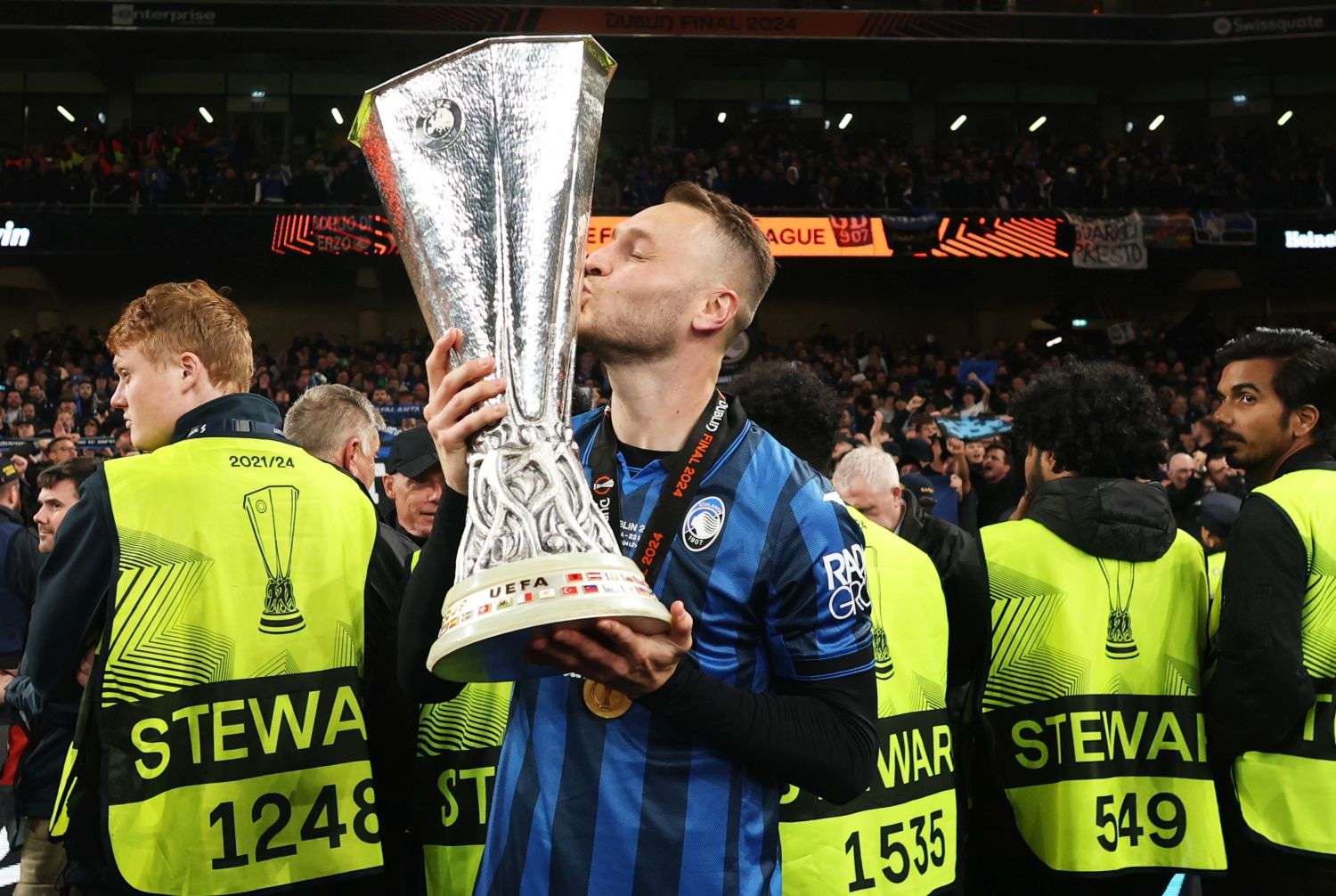 koopmeiners.atalanta.bacio.coppa.2023.24.jpg