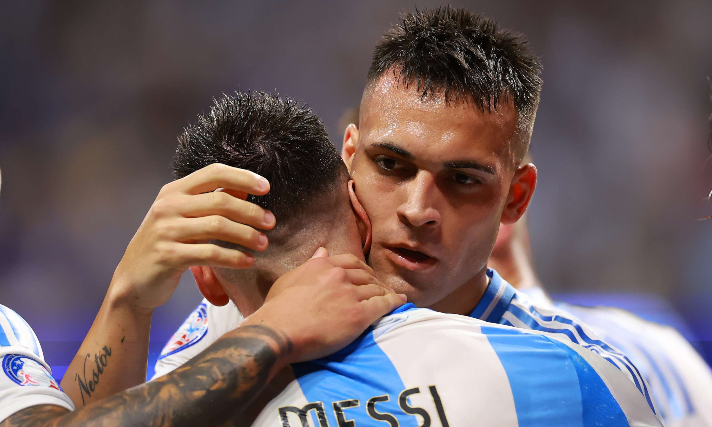 orizzontale.messi.lautaro.argentina.2024.jpg