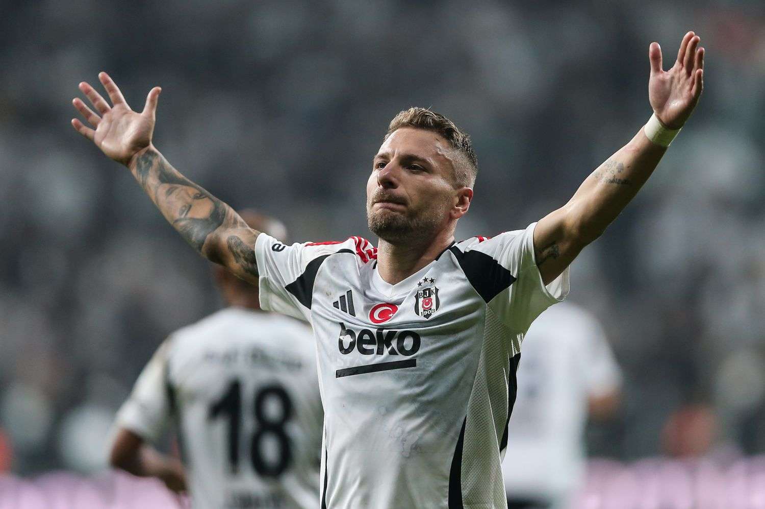 immobile.besiktas.2024.2025.braccia.aperte.jpg