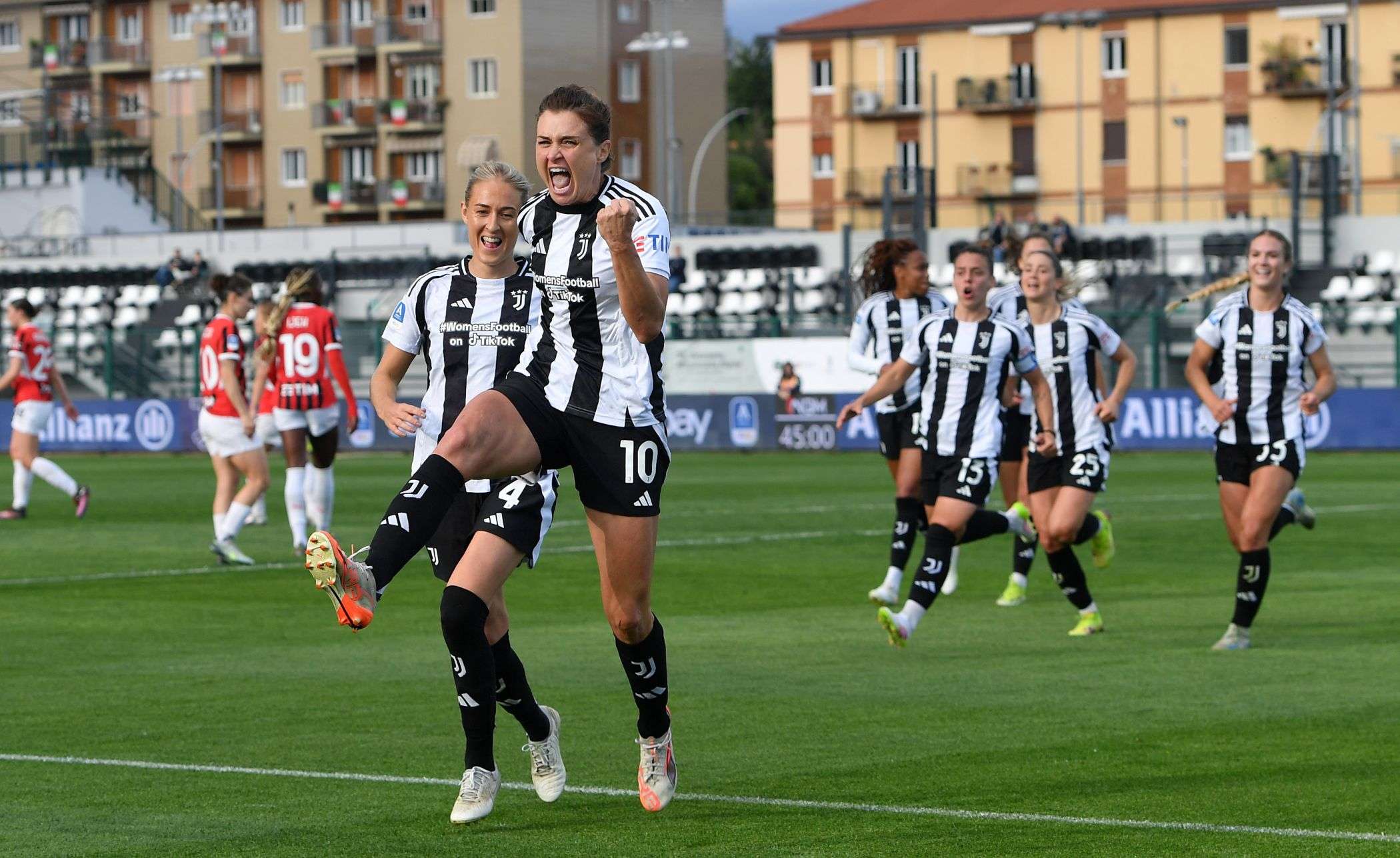 girelli.juventus.women.2024.25.esultanza.milan.jpg