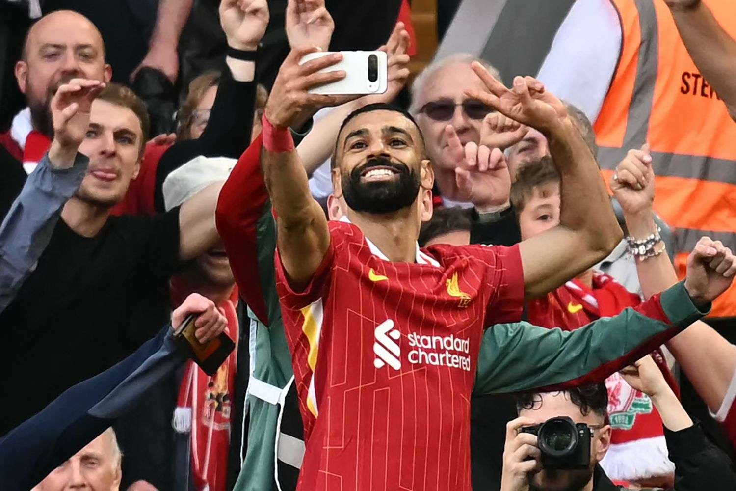 salah.liverpool.selfie.2024.25.jpg