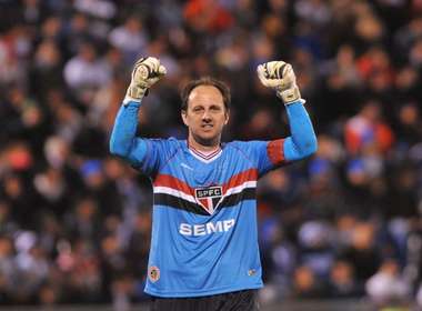 Rogerio Ceni esulta
