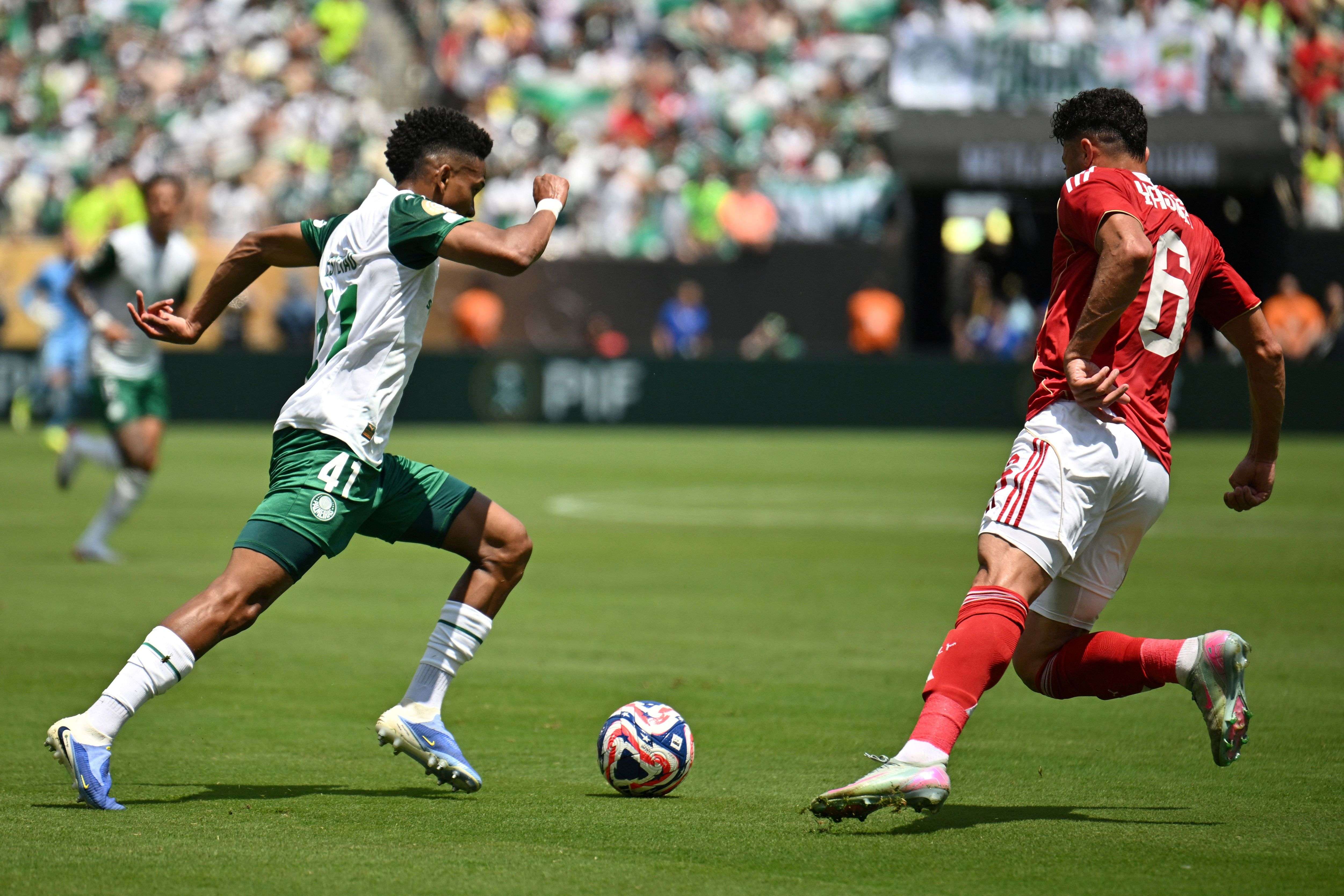 estevao.palmeiras.dribbling.alahly.2025.jpg