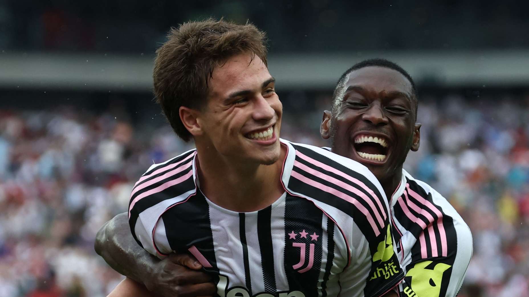 yildiz.juve.2024.25.esulta.abbraccio.kolo.muani.jpg