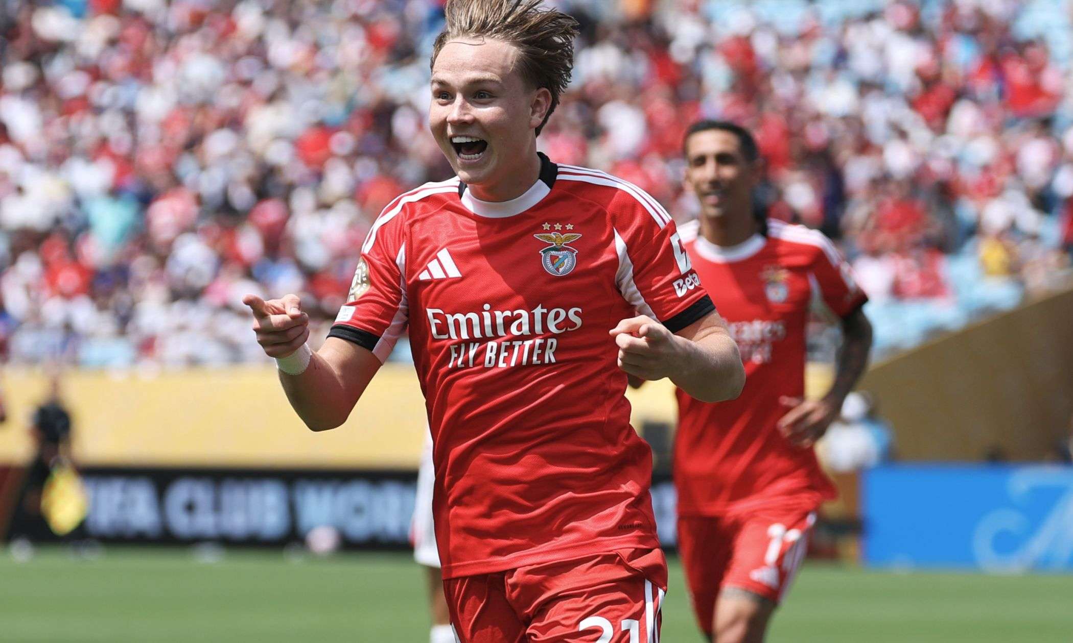 schjelderup.benfica.2025.bayern.mondiale.jpg