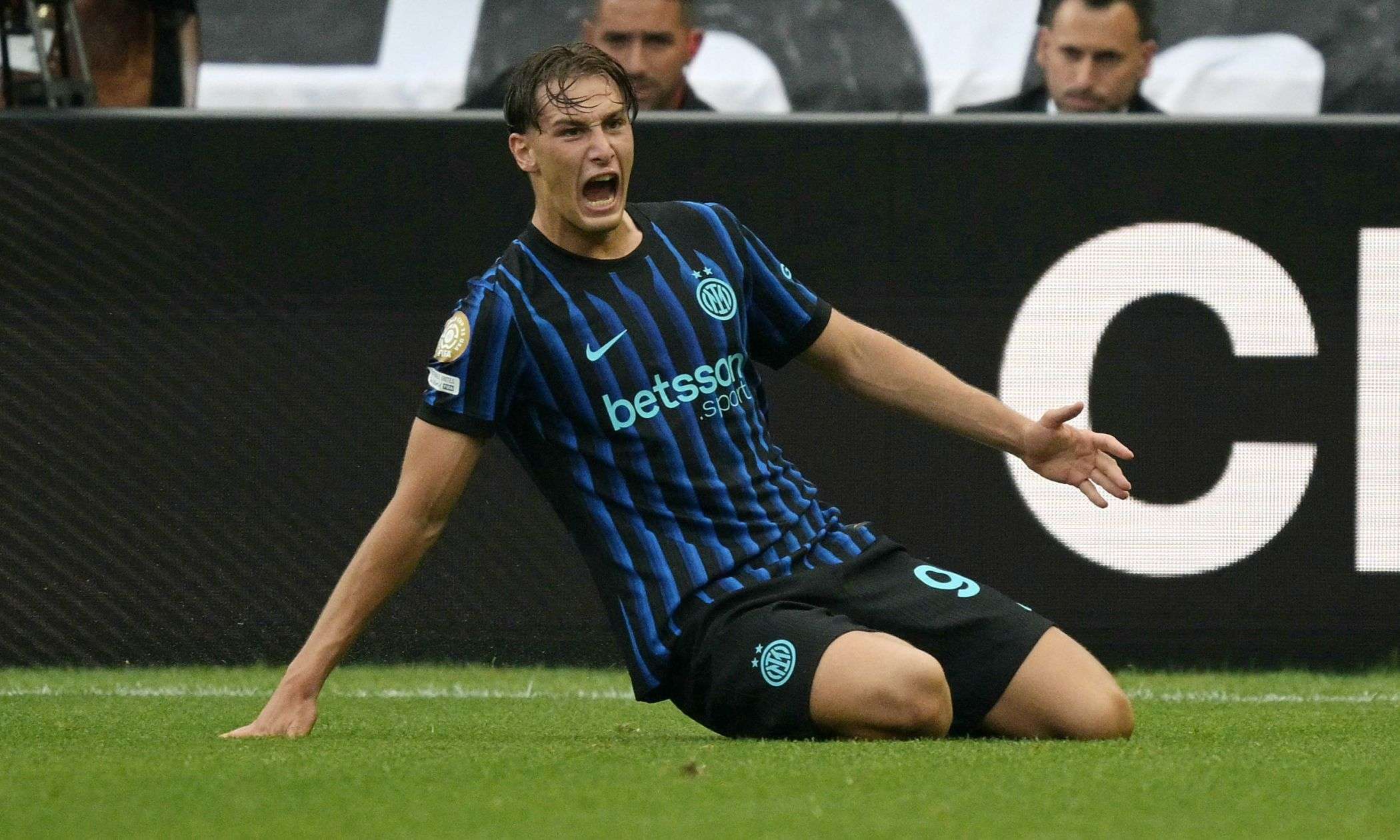 pio.esposito.inter.2025.26.esulta.scivola.jpg