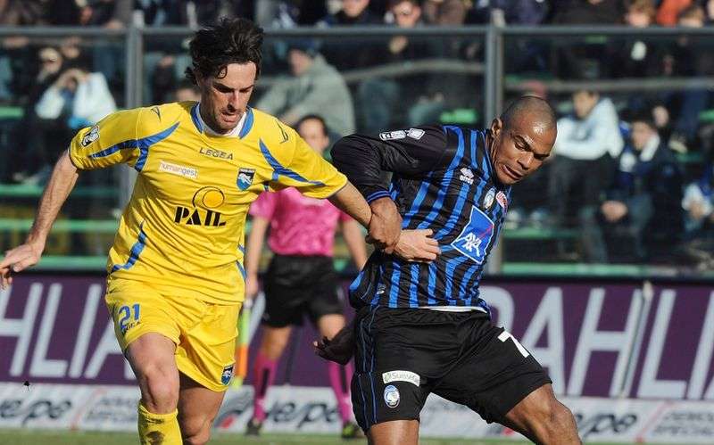 ferreira.pinto.ariatti.pescara.atalanta.2010.2011.jpg