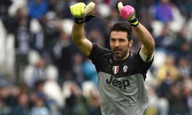 buffon.juve.occhiolino.2015.2016.jpg