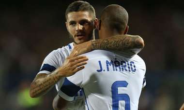 icardi.joao.mario.inter.abbraccio.2016.2017.jpg