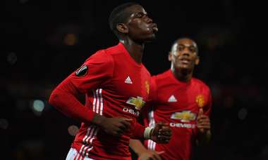 pogba.manchester.united.bacio.2016.2017.jpg