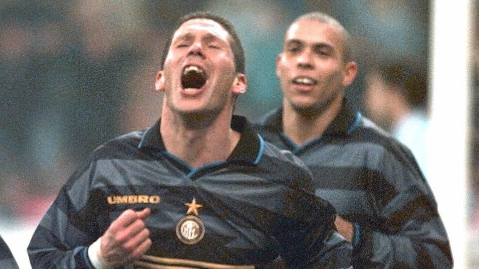 Inter, l'ex Colonnese: "Ho fatto da paciere fra Simeone e Ronaldo. West agli avversari diceva "ti mangio". Simoni mi ha insegnato che si gioca solo per la gente"
