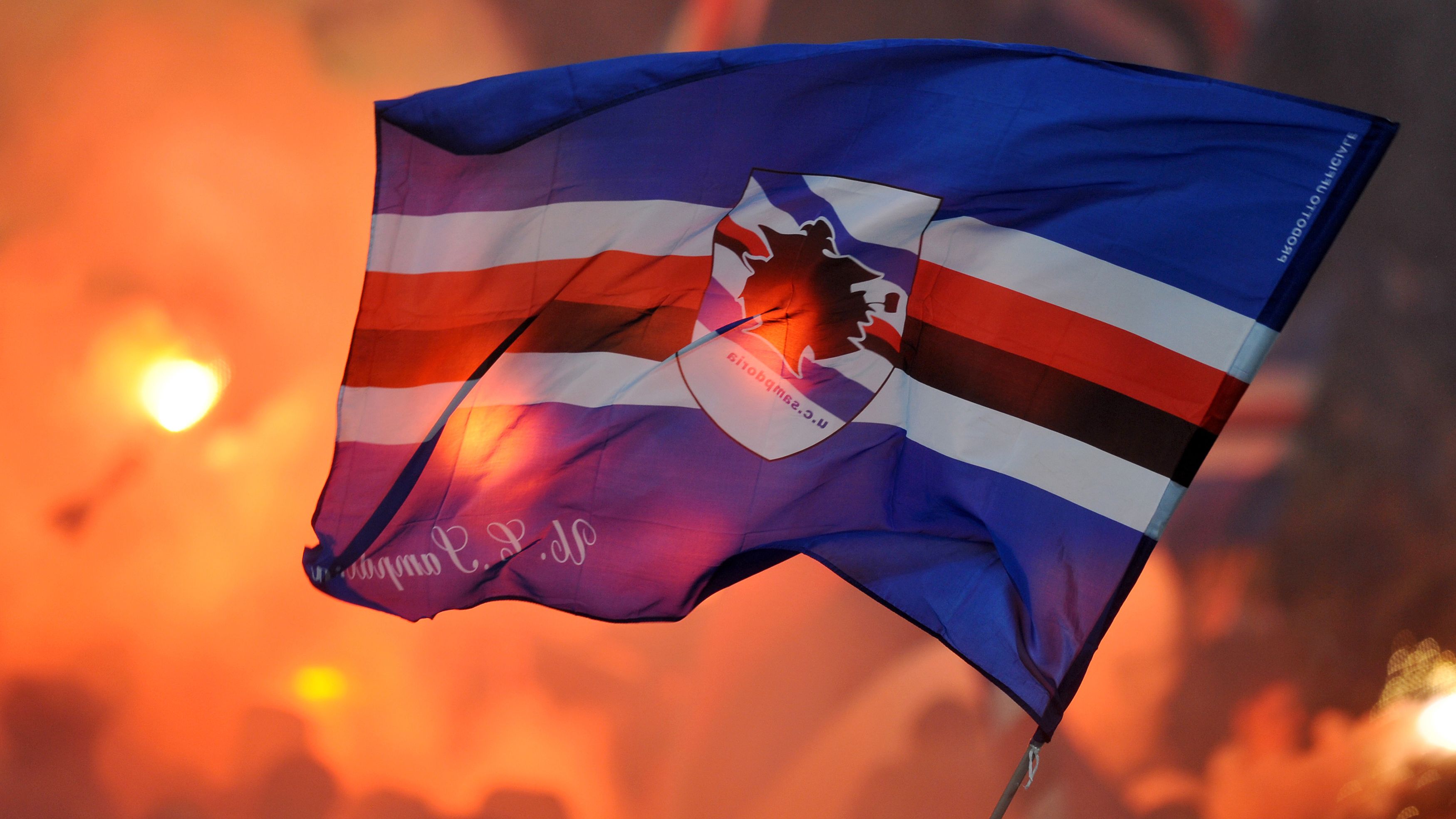 Sampdoria, questione sponsor tecnico: dal possibile rinnovo con Macron alla pista Hummel, la situazione