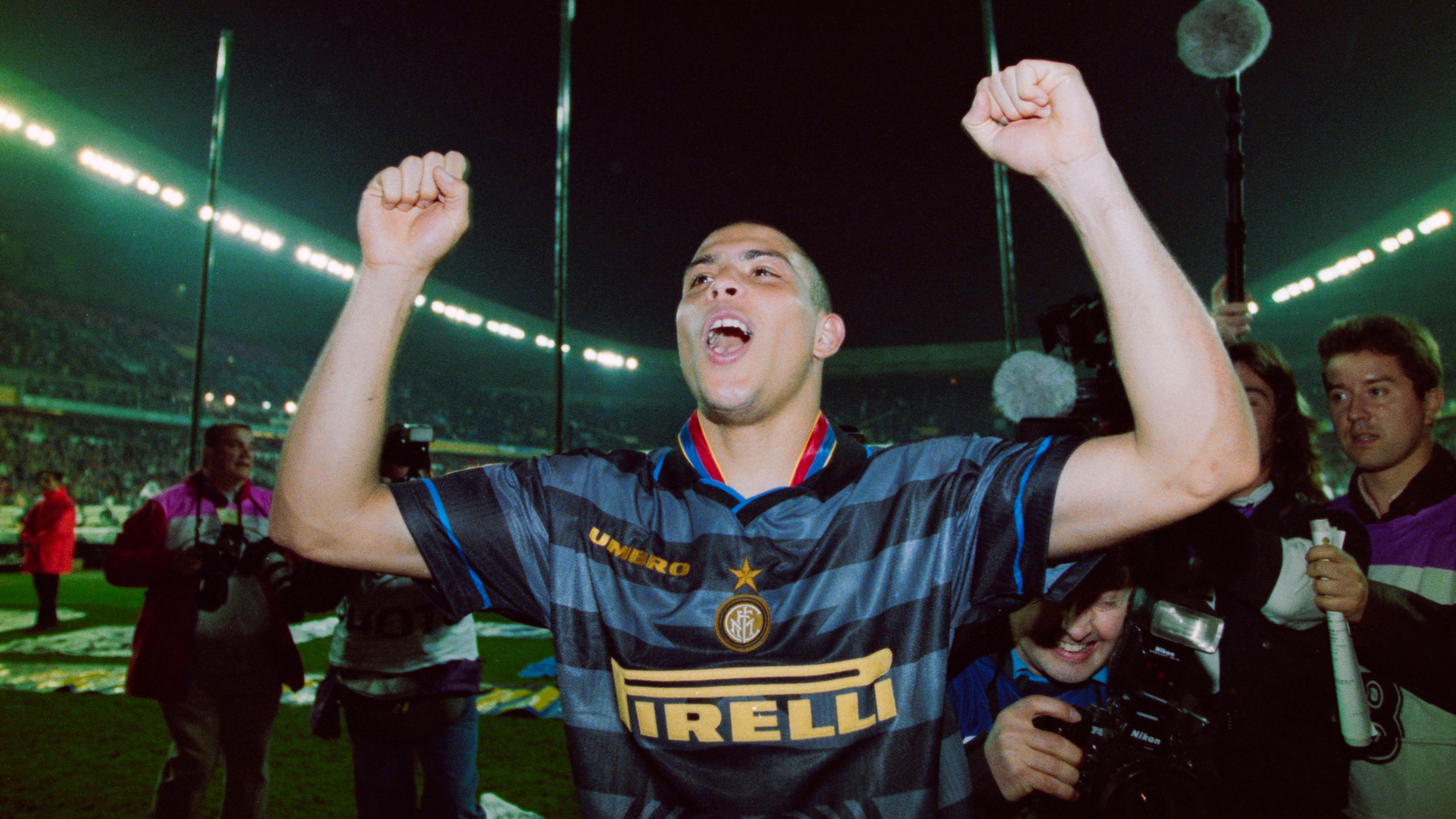 Ronaldo Celebrates UEFA Cup Final 1998 Inter v Lazio