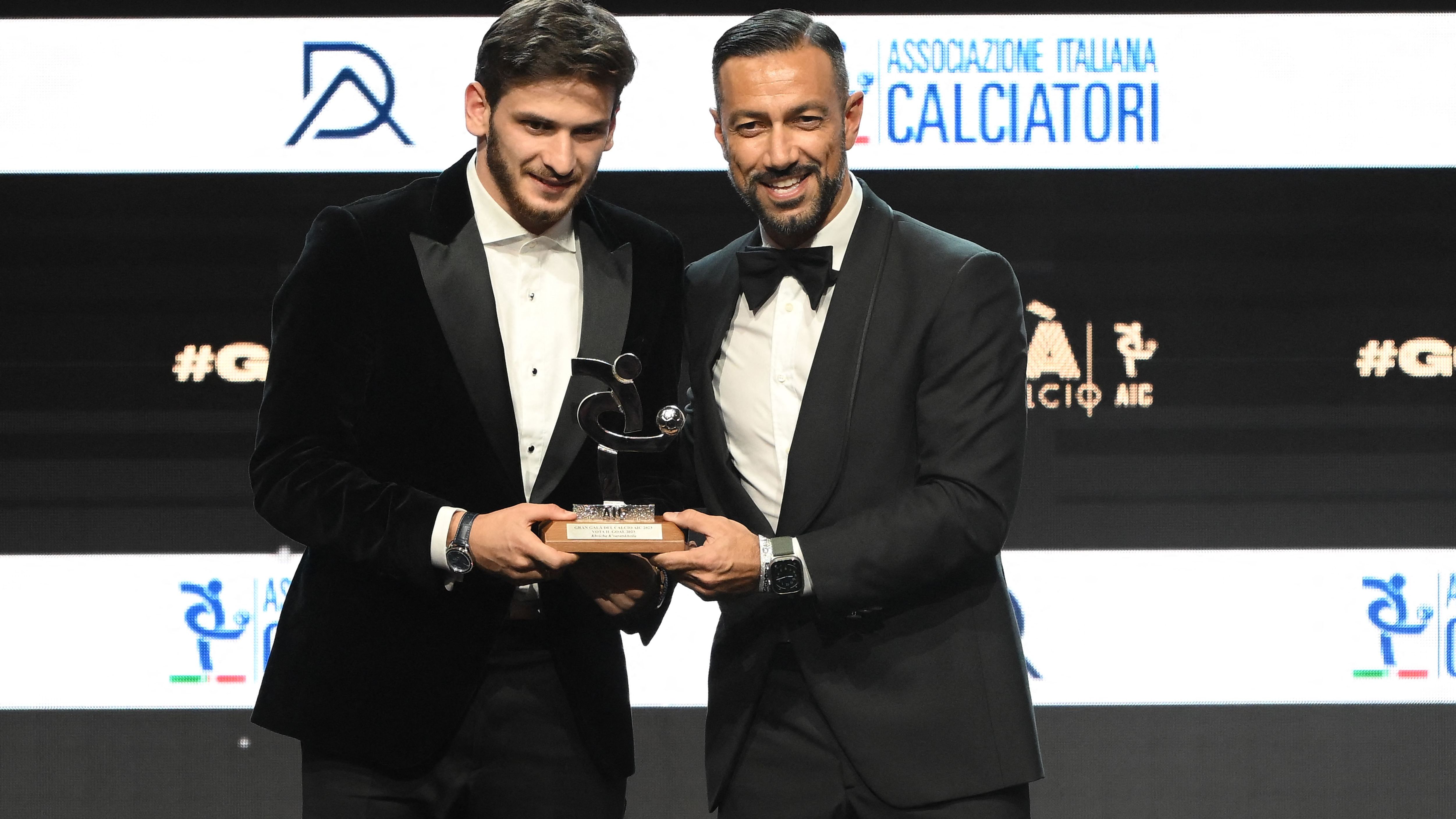 Rissa alla Naples League tra calciatori, creators e spettatori: in campo c'era anche Quagliarella