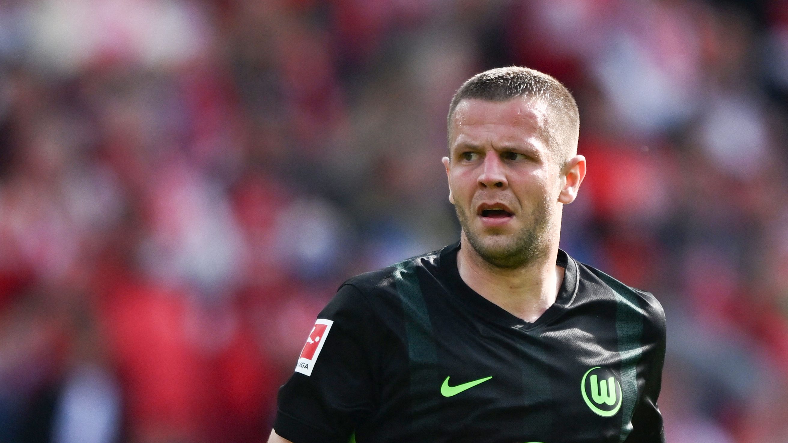 Vavro perde la testa: l'ex Lazio se la prende con un tifoso durante un torneo natalizio indoor