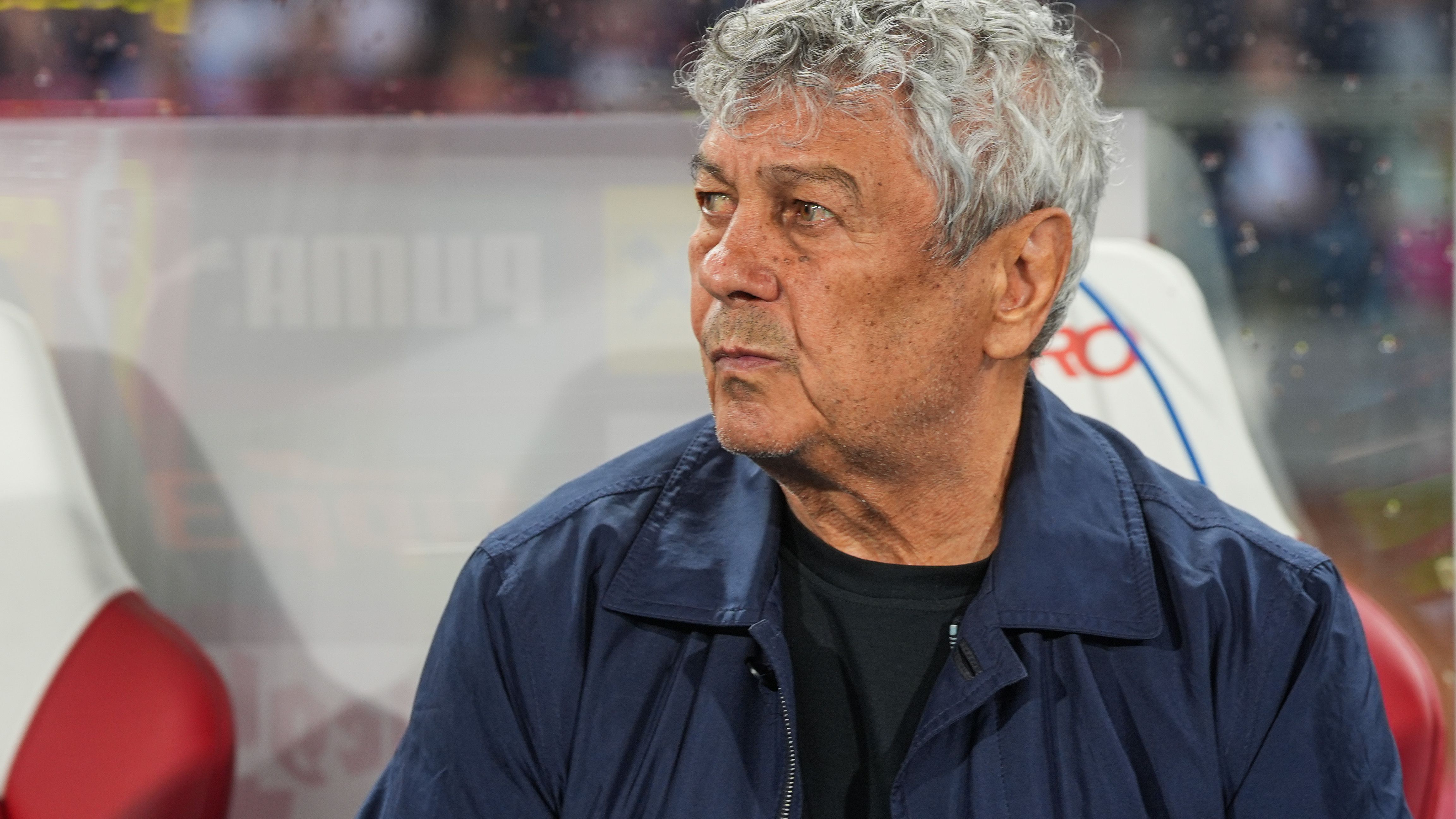 Paura per Lucescu: crolla a terra durante l’allenamento, il ct della Romania è in condizioni stabili