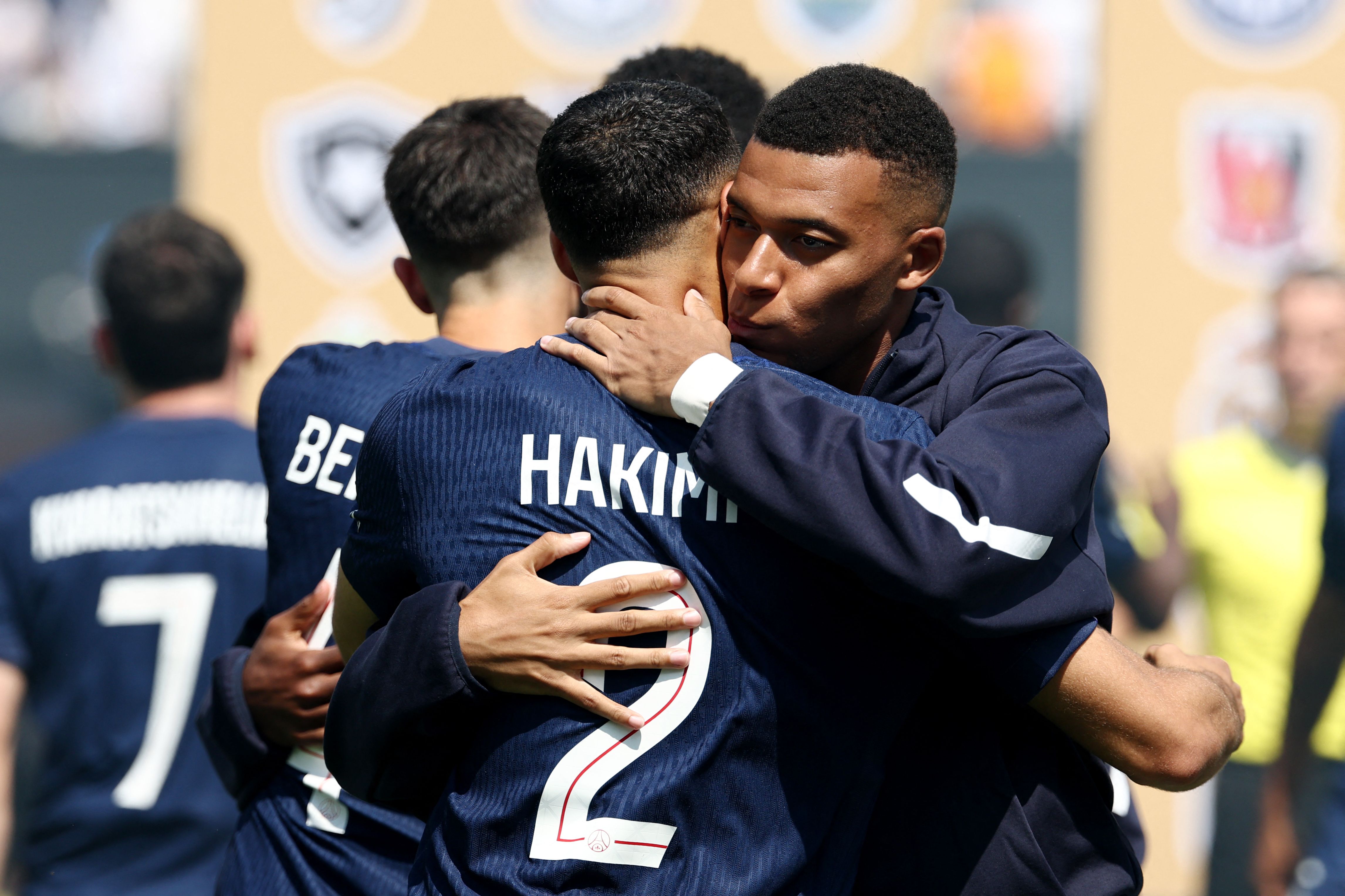 Mbappé allo stadio con la maglia di Hakimi per Marocco-Mali