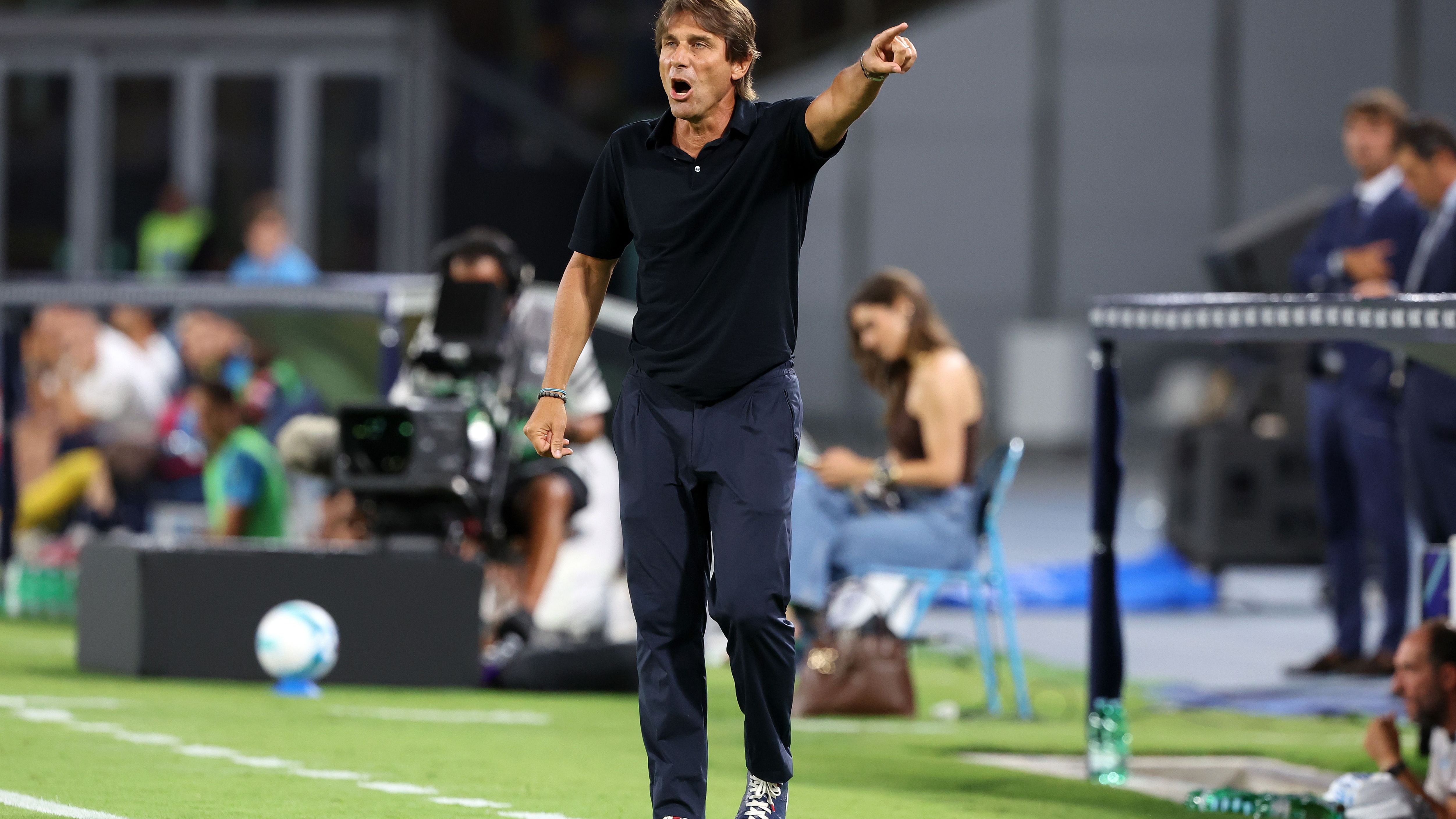 Napoli, Conte: "Oggi sembrava stregata. I nuovi acquisti ci daranno una mano. Stiamo completando la rosa"