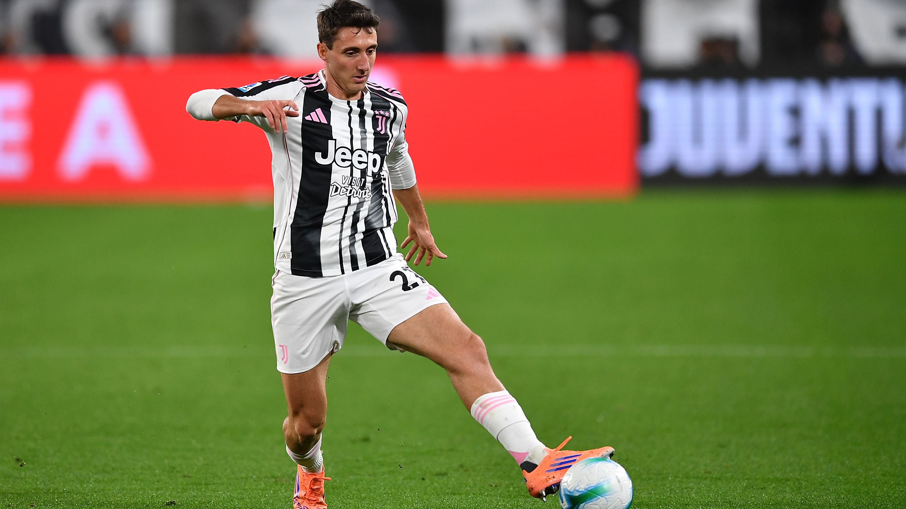 Juventus, l'agente di Cambiaso: "Guardiola lo voleva al Manchester City, è un po' come Maldini"