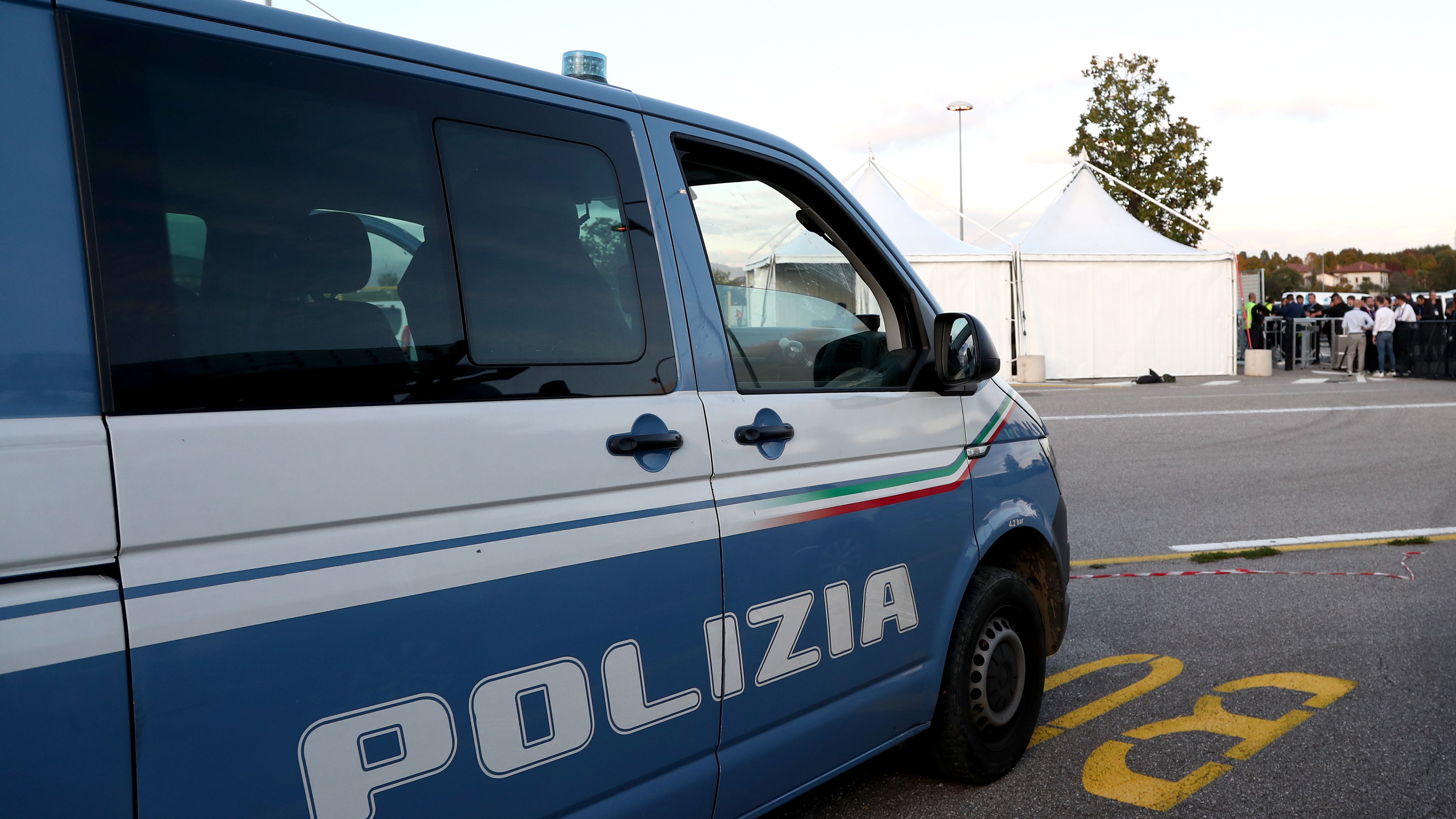 Italia-Israele a Udine, scontri durante il corteo pro Palestina tra manifestanti e polizie: petardi, lacrimogeni e idranti