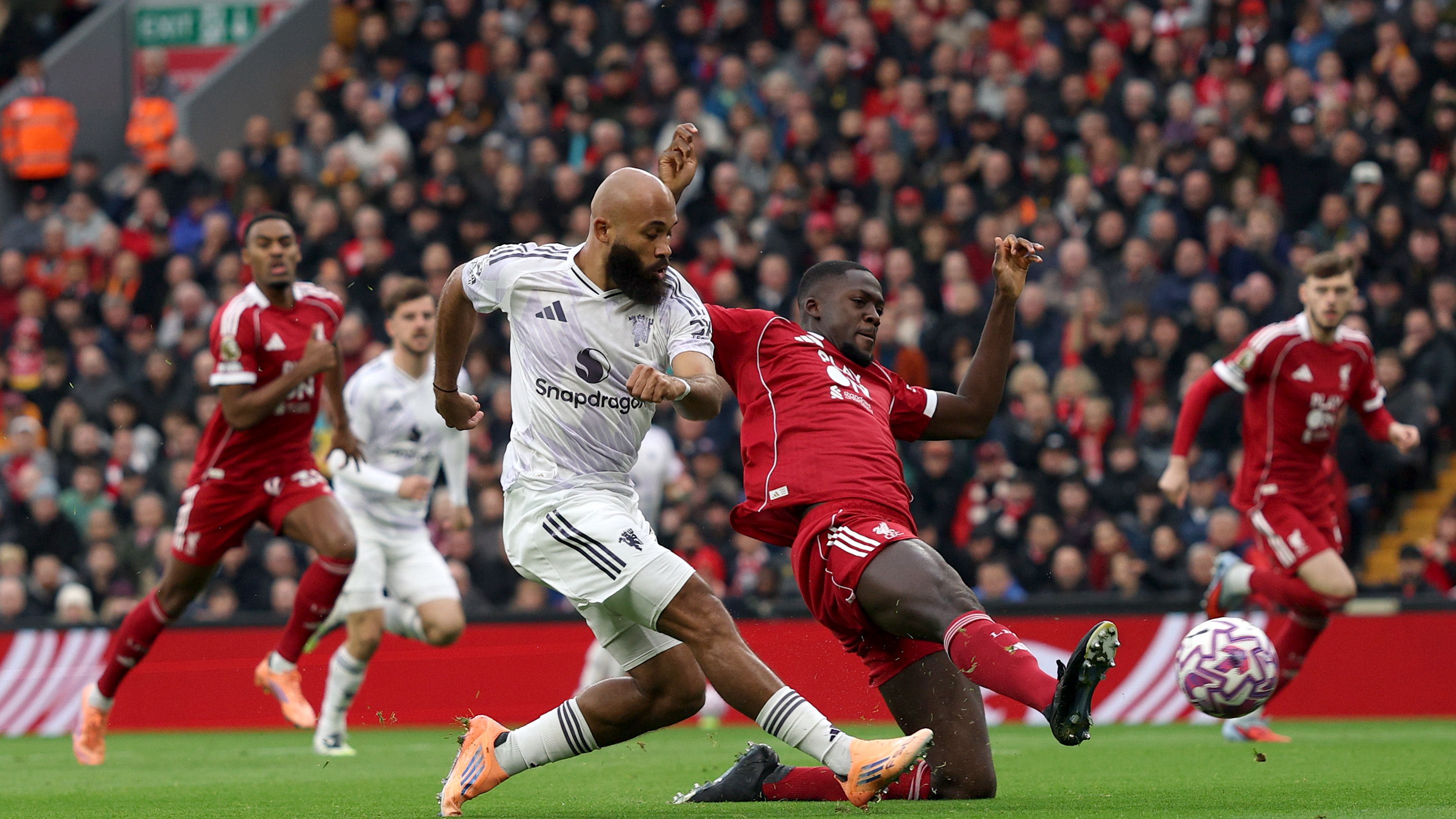 Premier League, Liverpool-Manchester United LIVE 0-1: palo di Bruno Fernandes e di Gakpo!