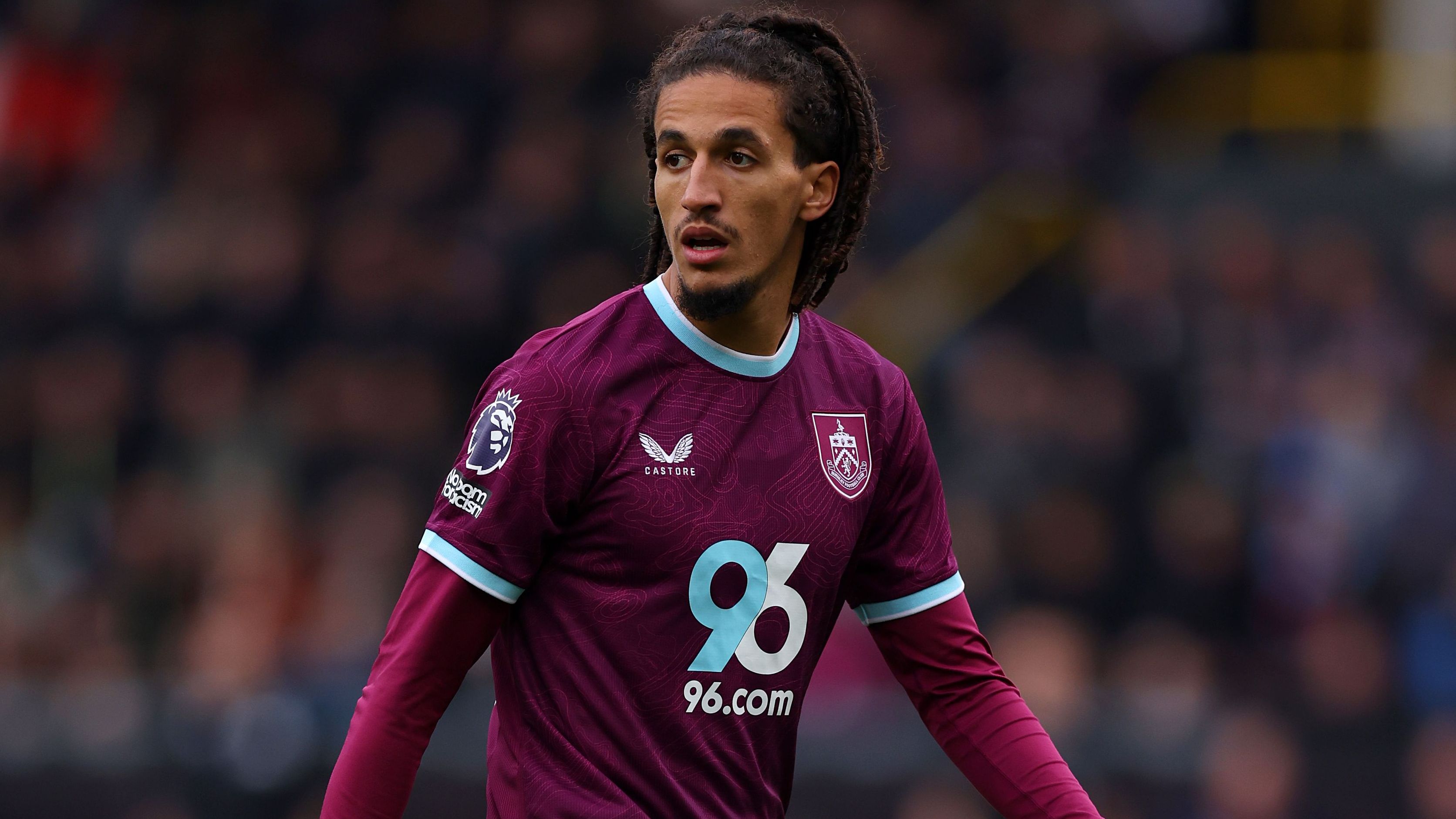 Mejbri denunciato dalla FA: è accusato di aver sputato ai tifosi del Leeds, cosa rischia