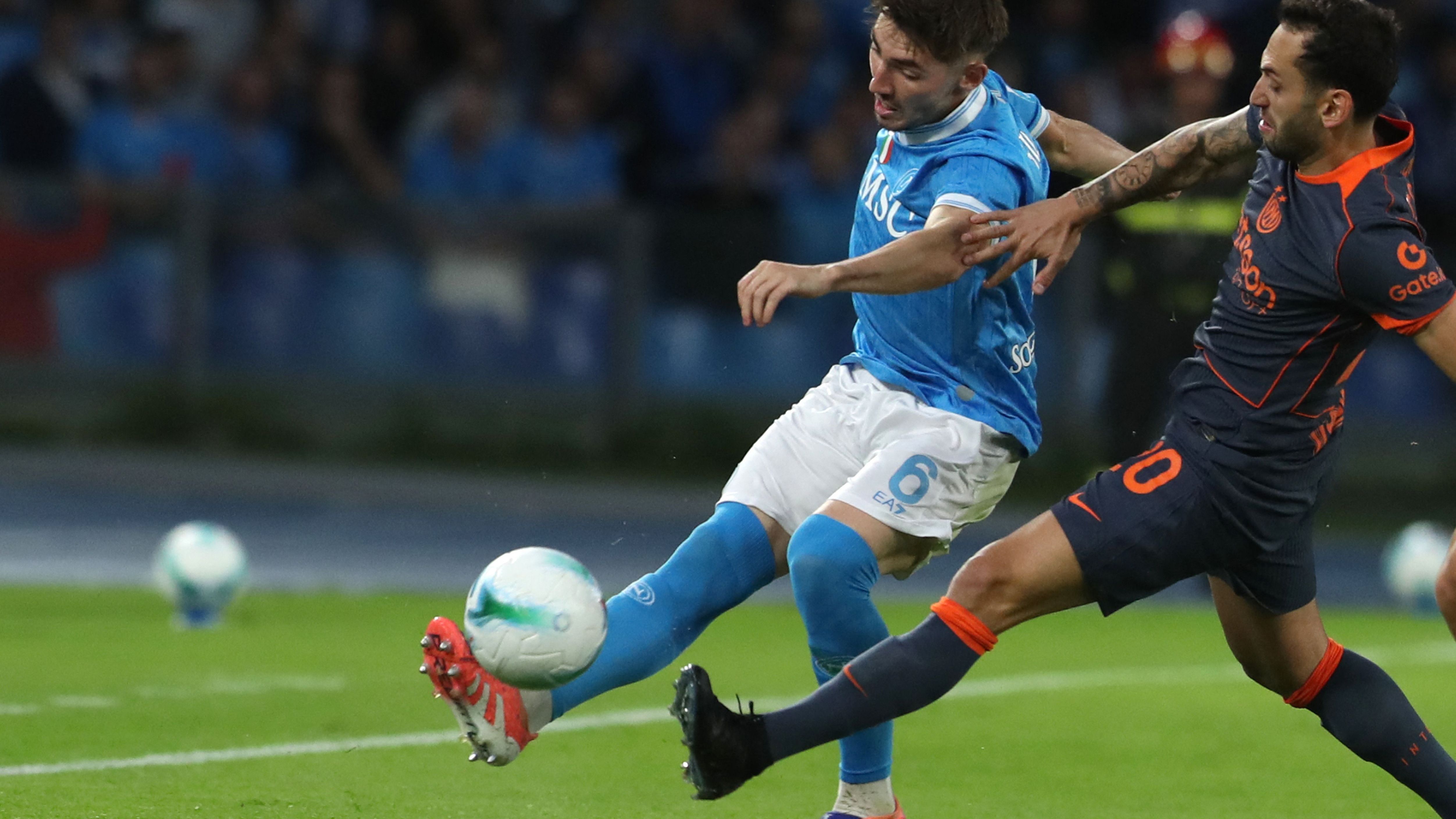 Napoli-Inter, doppia ammonizione per Gilmour? No, la “prima” era per Di ...