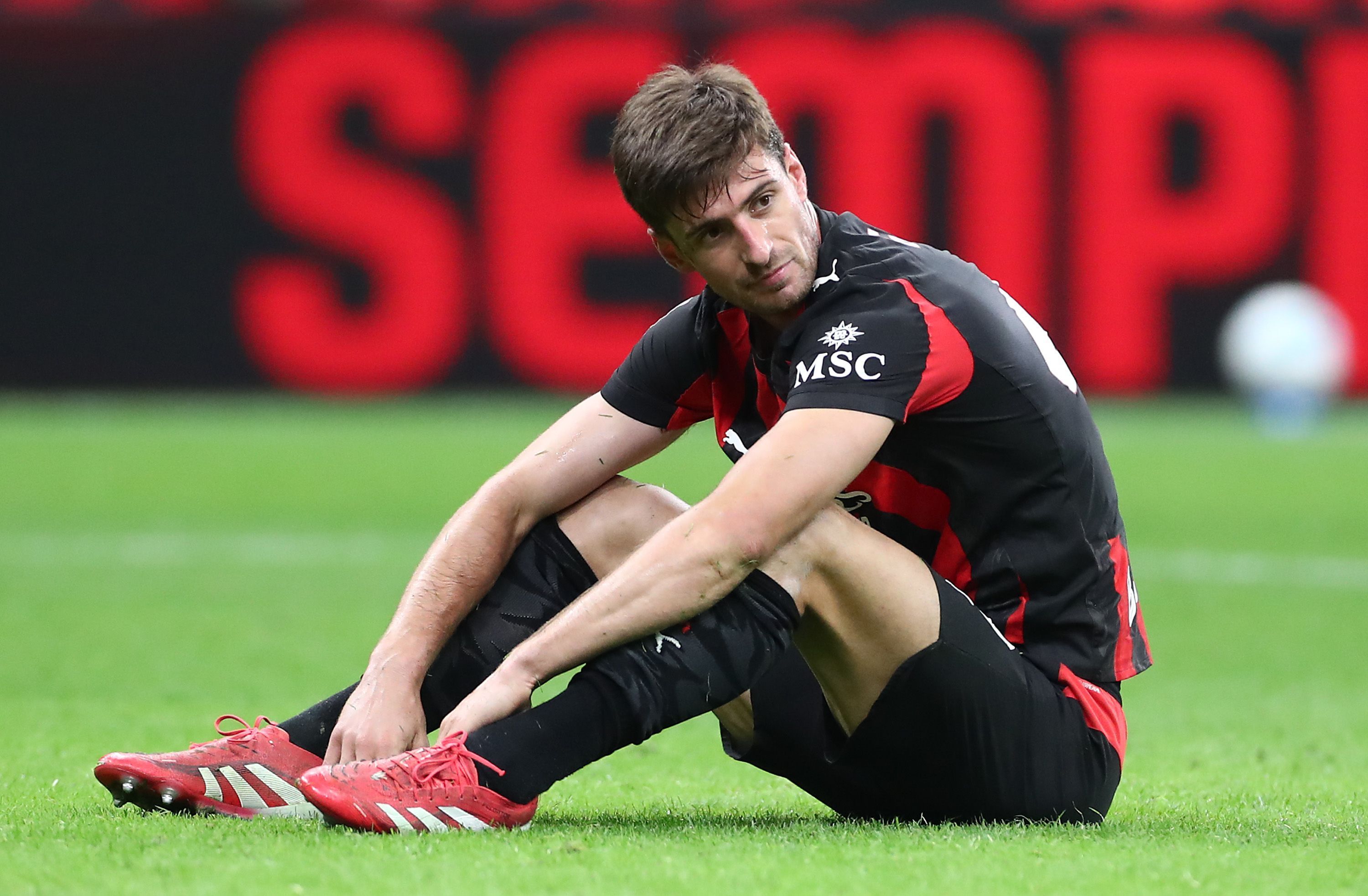 Milan, Gabbia si è operato: fuori un mese, emergenza Allegri in difesa