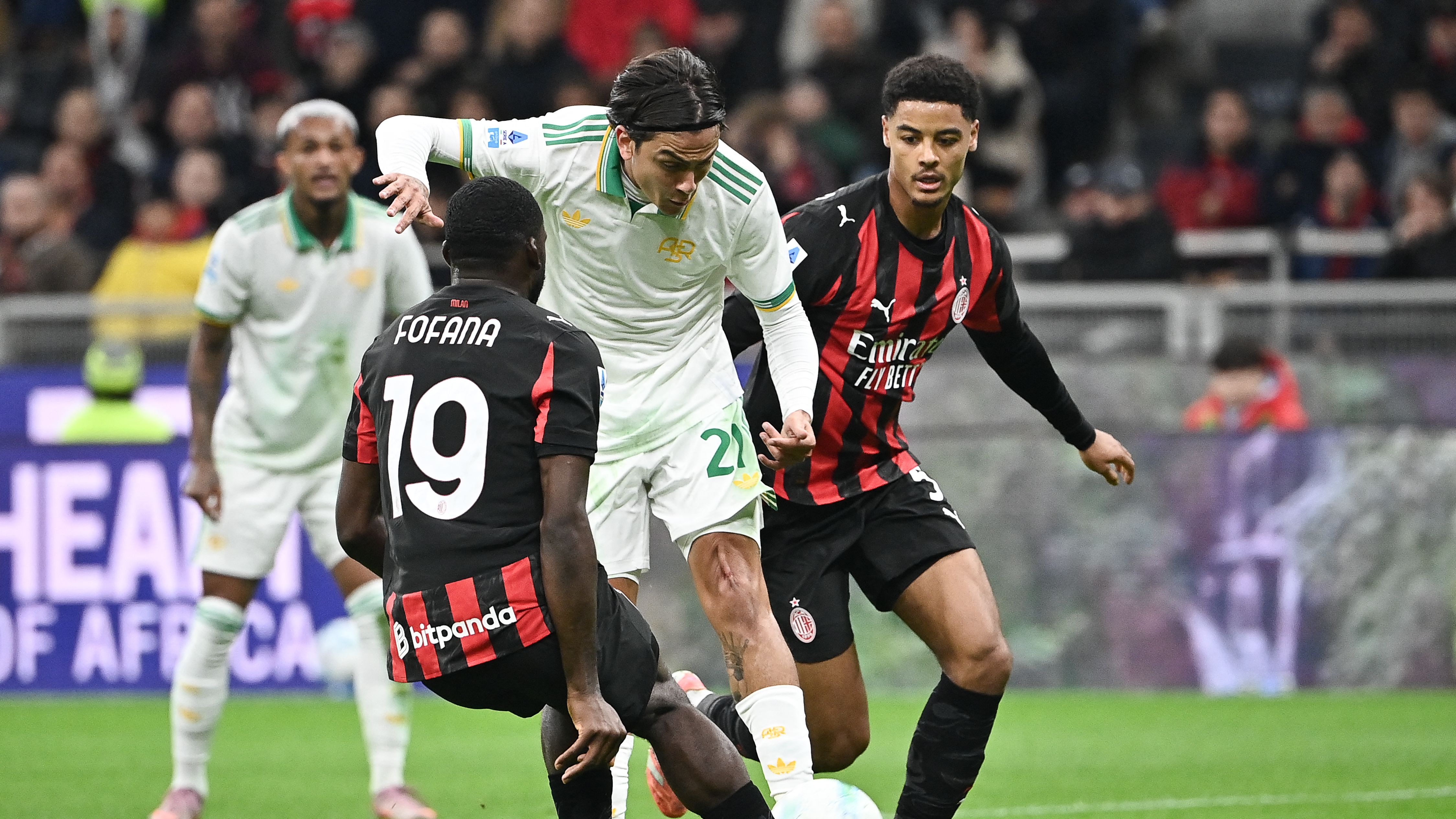 Milan e Roma a pari punti, chi va in Champions League? Scontri diretti, differenza reti o spareggio: il regolamento