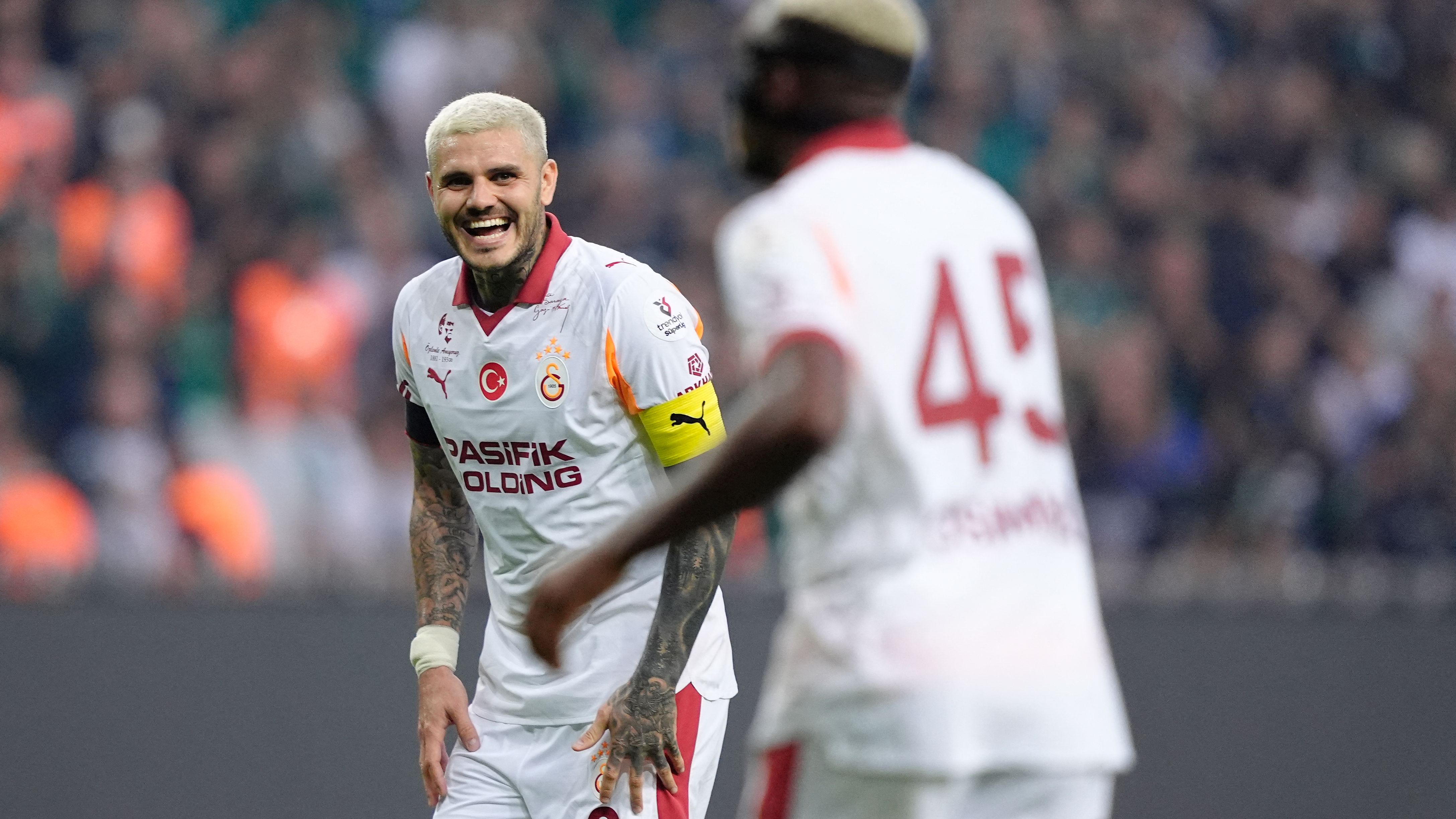 Milan, caccia al nuovo numero 9: spunta l'ipotesi Icardi dal Galatasaray