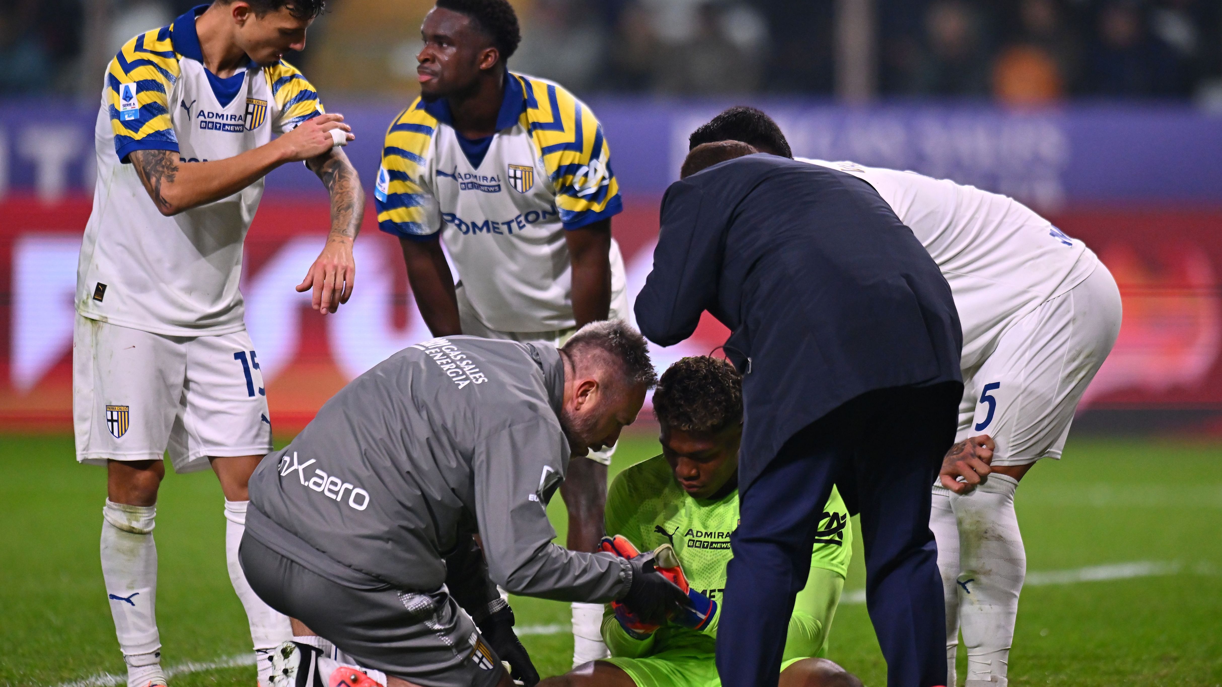 Parma, infortunio per Suzuki: problema alla mano, si valuta l'operazione