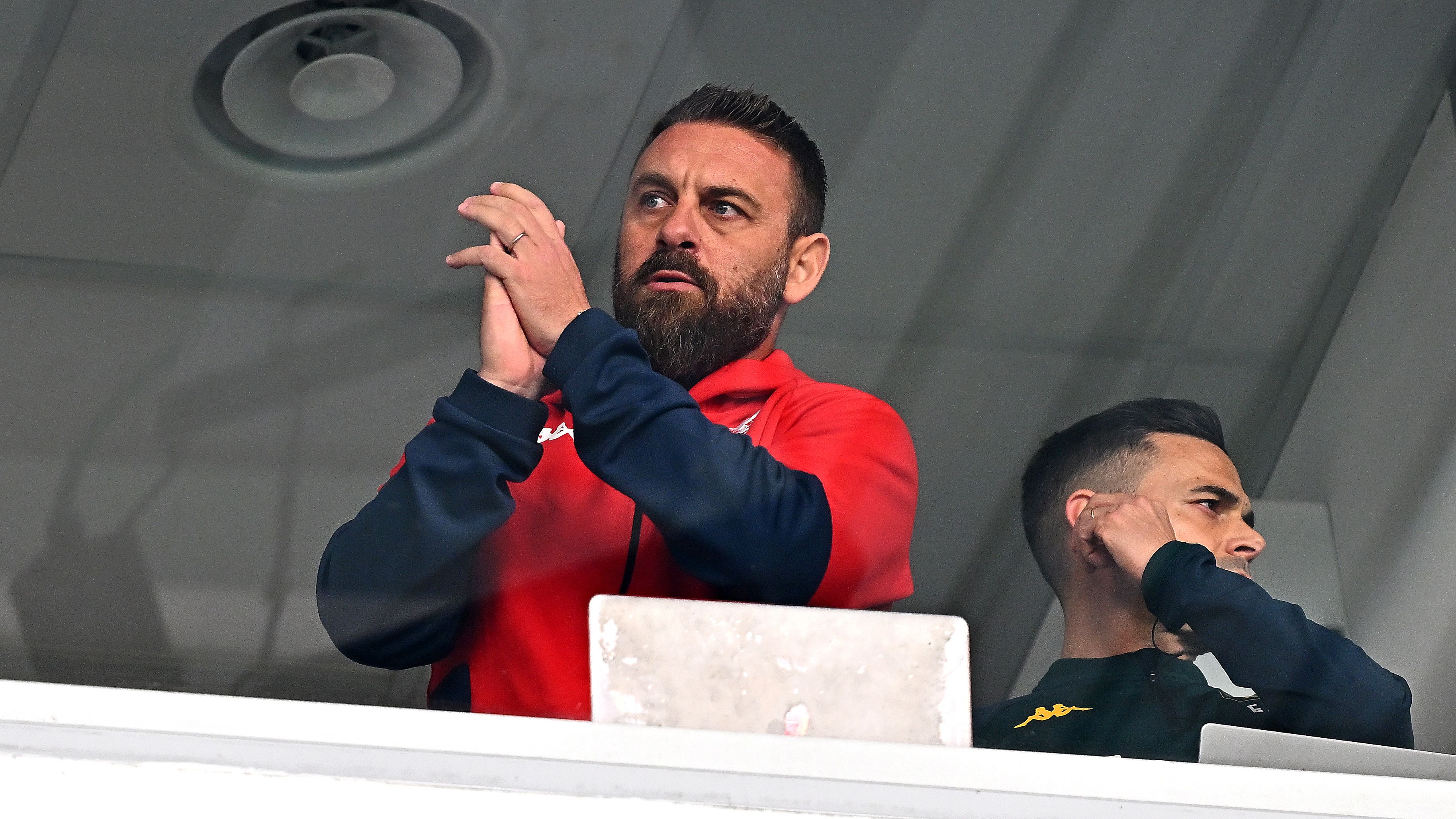 Genoa, De Rossi: "Serve il coraggio di Colombo che sbaglia il rigore e segna"