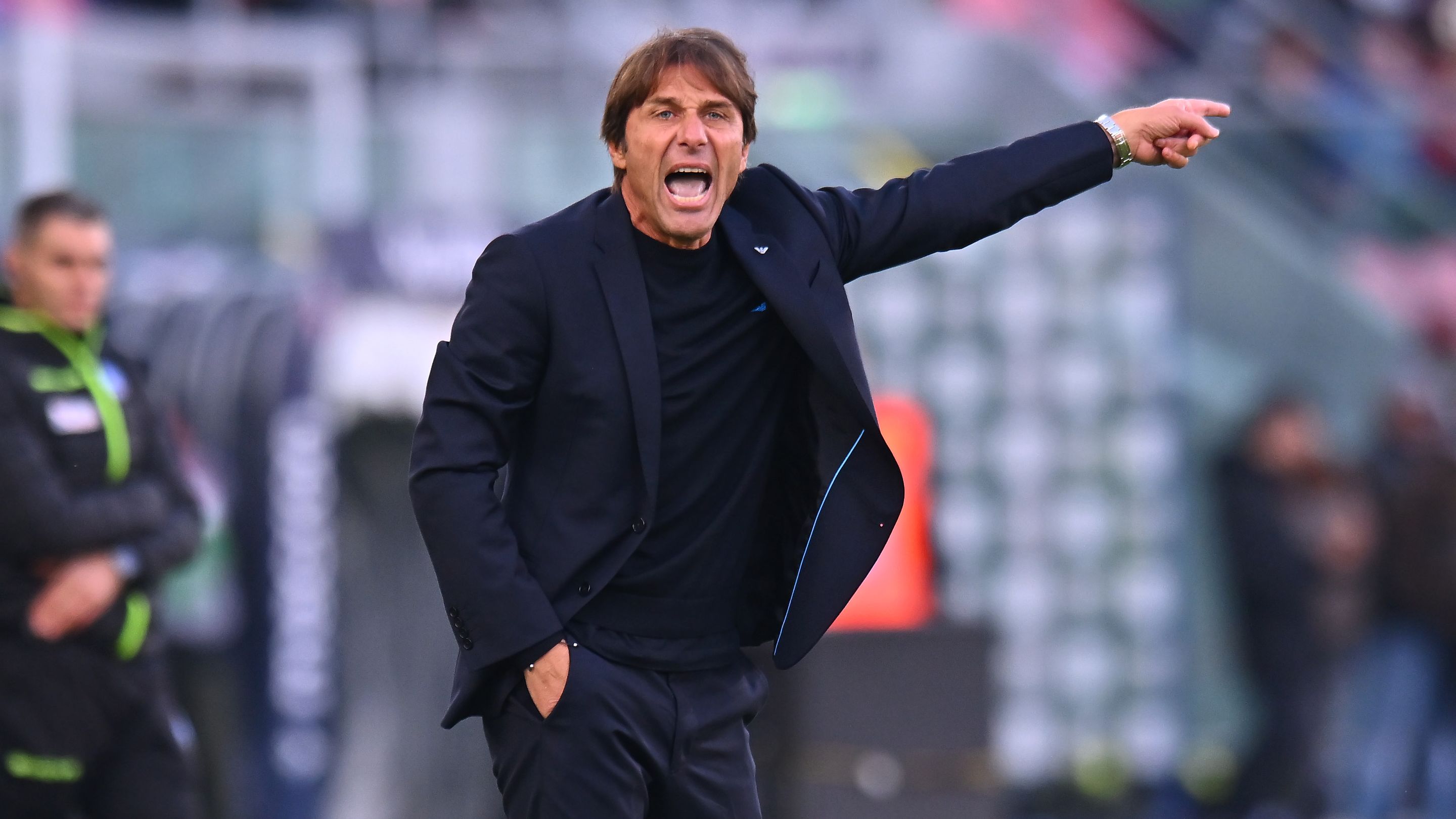 Repubblica - Napoli, volano gli stracci in spogliatoio: confronto acceso con i giocatori e vertice tra Conte e il club