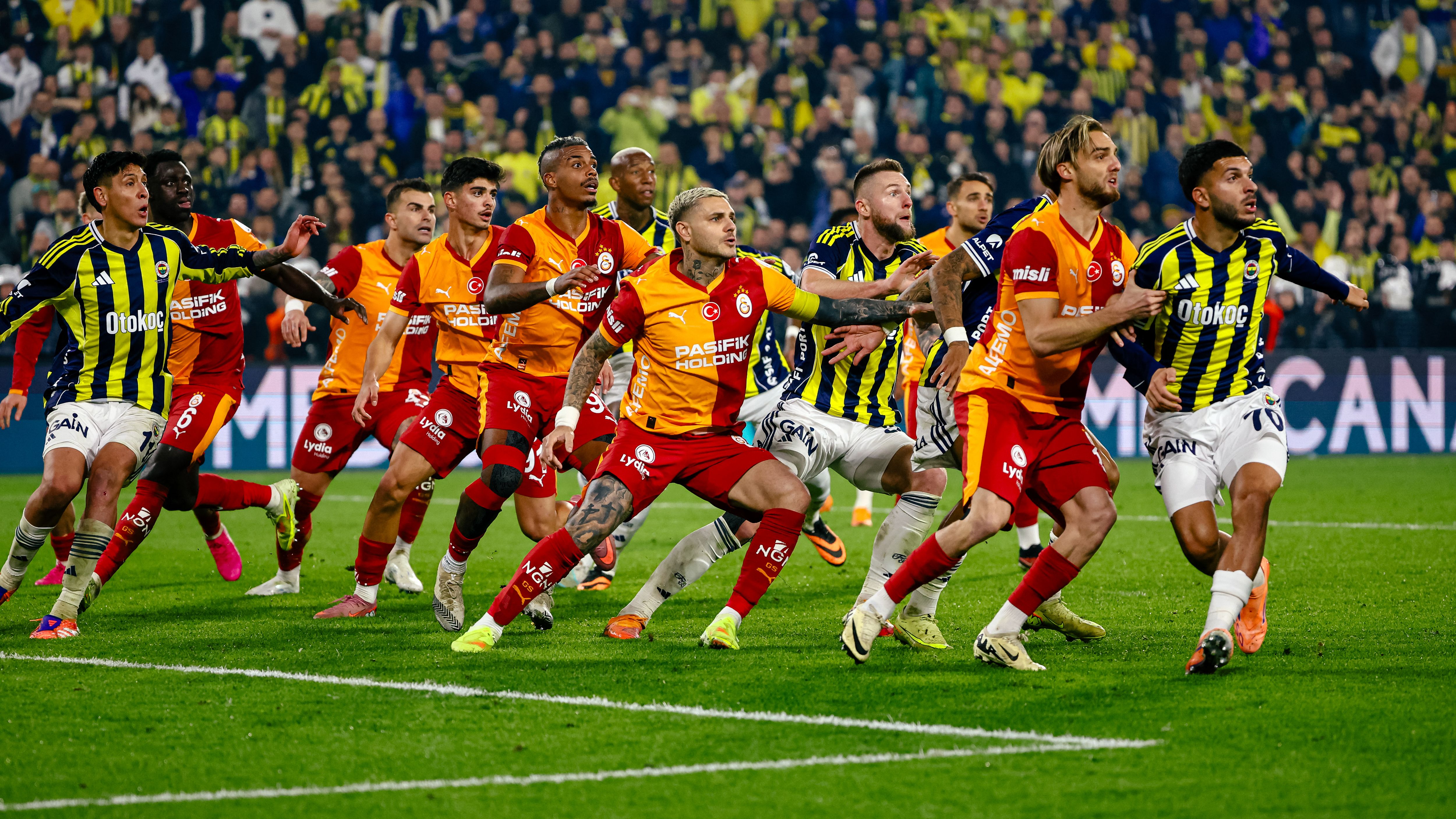 Fenerbahce-vs-Galatasaray-14th-week-Trendyol-Super-League-2025-2