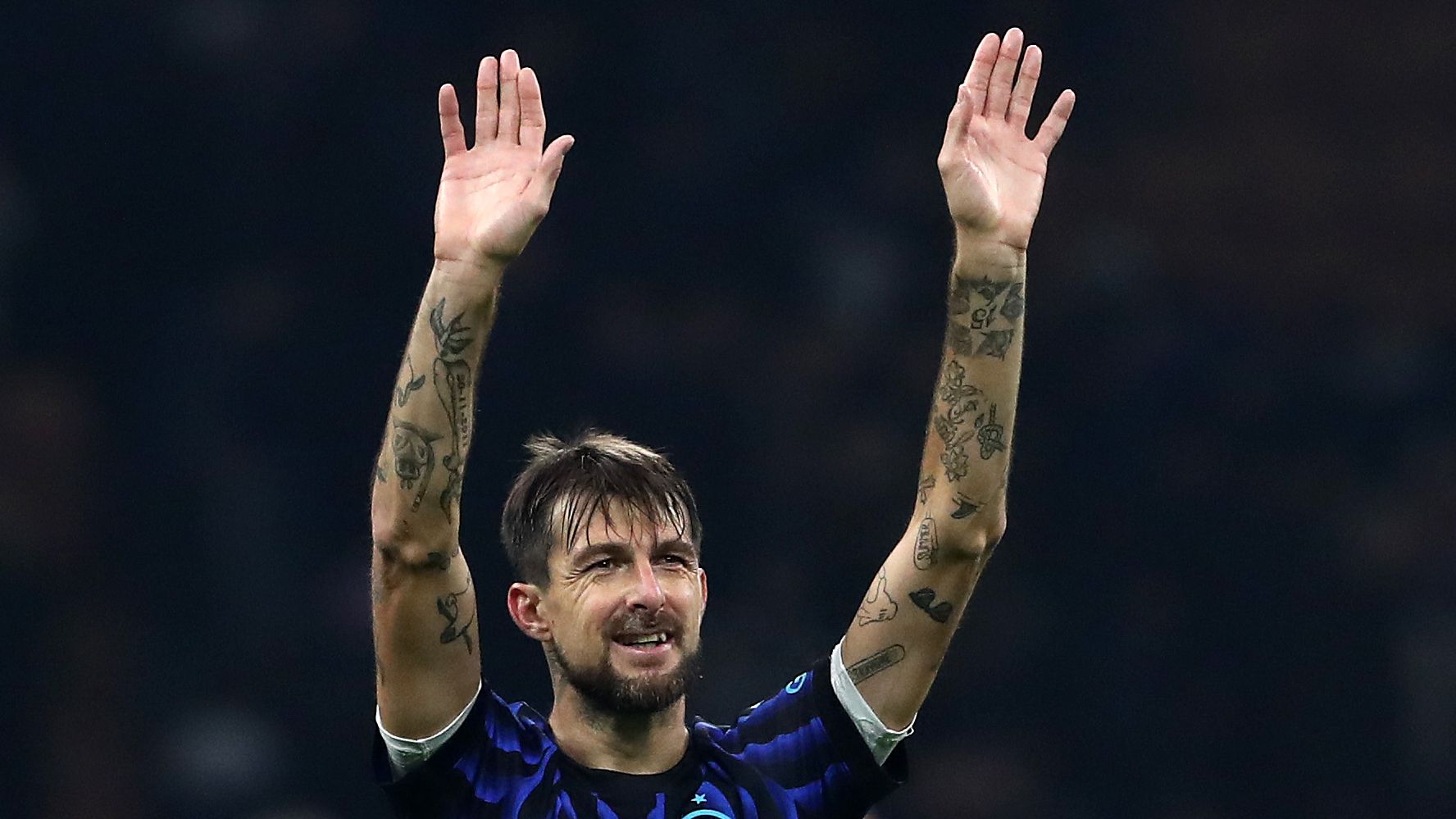 Inter, emergenza in difesa: Bastoni deve rispondere presente senza Bisseck e Carlos Augusto. Chi gioca tra Acerbi e De Vrij